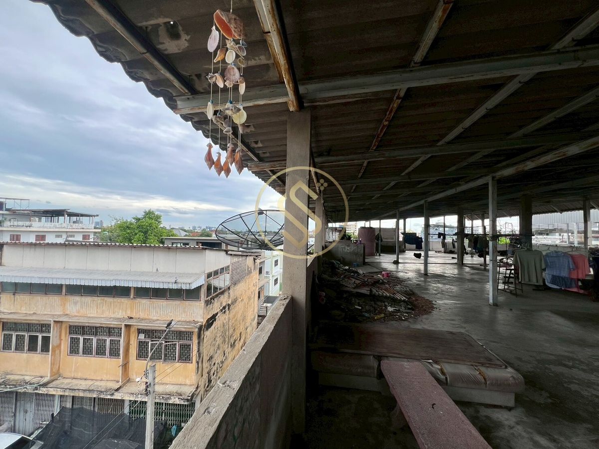 For SaleShop HousePinklao, Charansanitwong : Sell ​​4 booths in Soi Charan Sanitwong 11, MRT Charan 13, only 100 meters in the community near the market. Easy access to the city