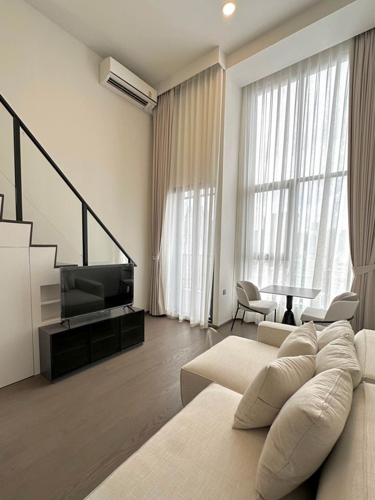 For SaleCondoSiam Paragon ,Chulalongkorn,Samyan : Park Origin Chula Samyan【𝐒𝐄𝐋𝐋 & 𝐑𝐄𝐍𝐓】🔥Modern luxe room with a beautiful dark tone, full furnishings, and a complete design🔥  Contact Line ID: @hacondo