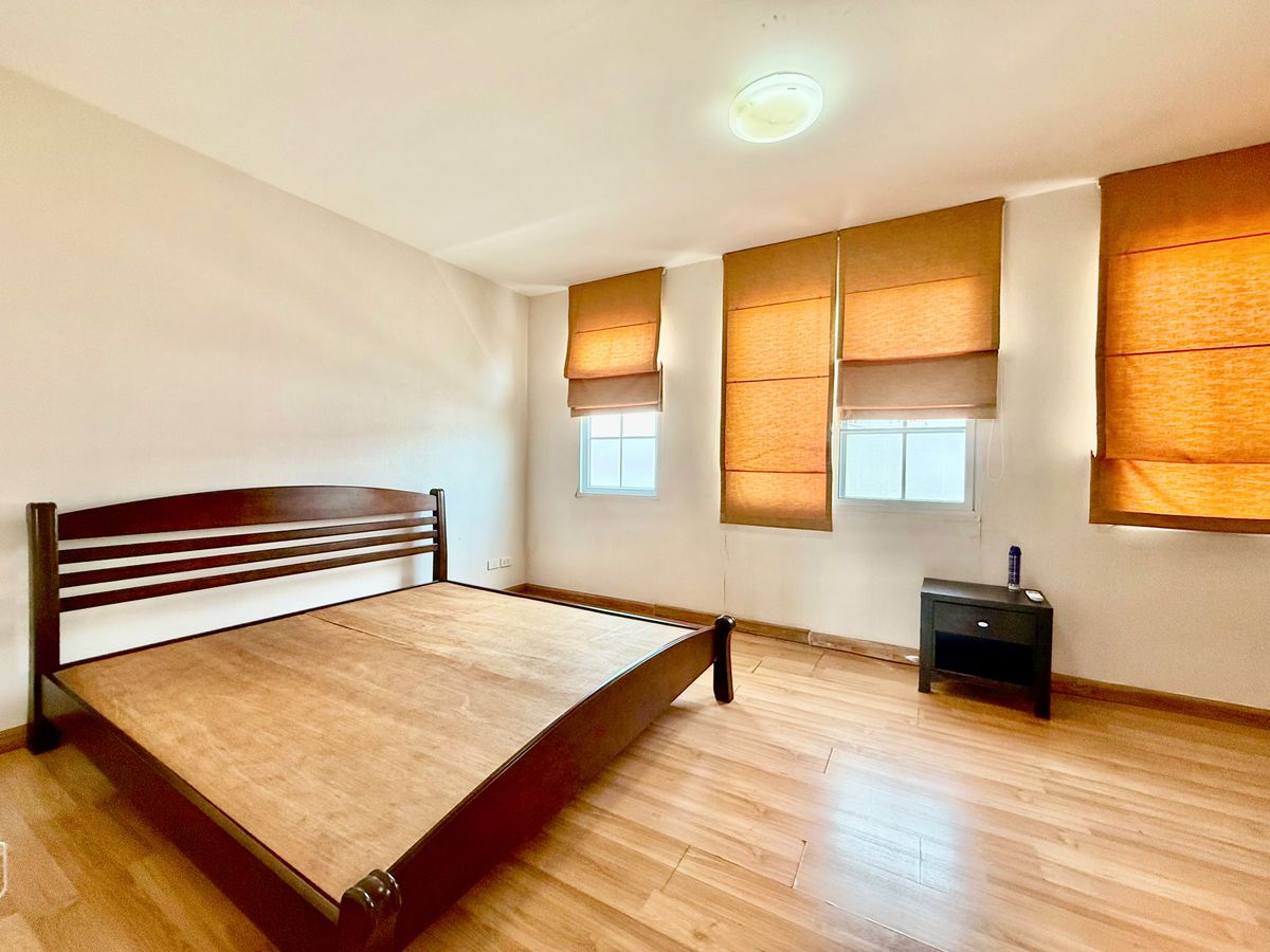 For SaleTownhomePattanakan, Srinakarin : Townhouse for sale, Worodom Place, opposite Seacon Square, Srinakarin