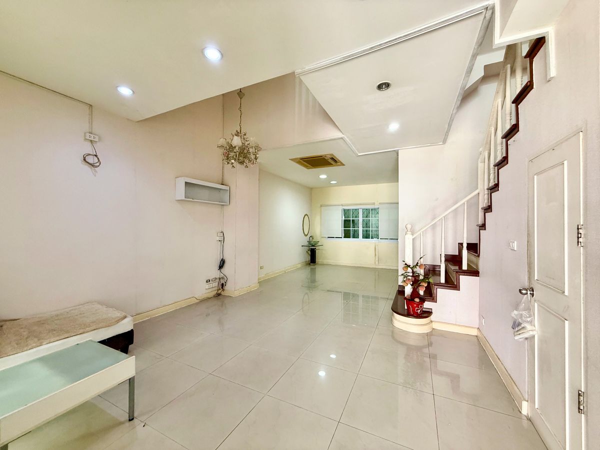 For SaleTownhomePattanakan, Srinakarin : Townhouse for sale, Worodom Place, opposite Seacon Square, Srinakarin