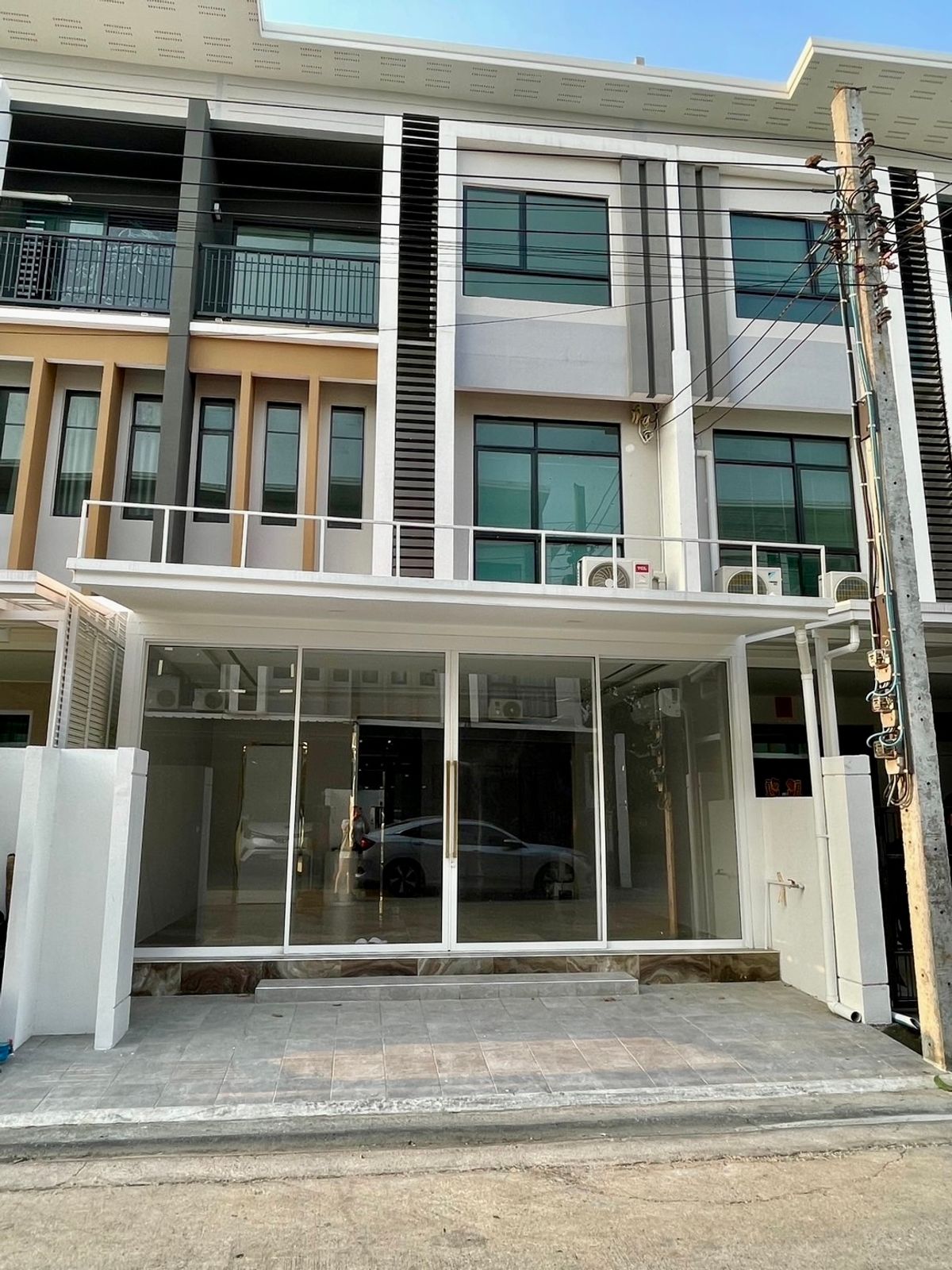 ขายทาวน์โฮมนวมินทร์ รามอินทรา : ขาย Townhome 3 ชั้น พาทิโอ รามอินทรา - วัชรพล (Master Type) บ้านใหม่ ไม่เคยเข้าอยู่ | Built-in สวยงาม | เหมาะอยู่อาศัยและทำธุรกิจ | ขายพร้อมผู้เช่า ให้ผลตอบแทนสูงถึง 8%++