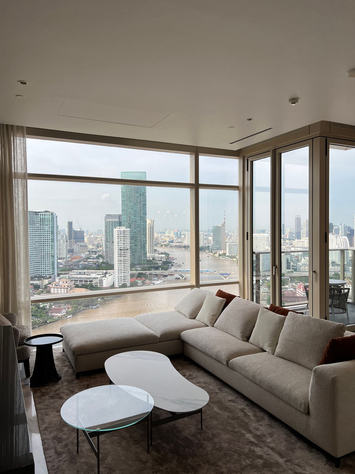 คอนโดสาทร นราธิวาส : 124 ตร.ม. 2 ห้องนอน ชั้น 25 ที่ Four Seasons Private Residences