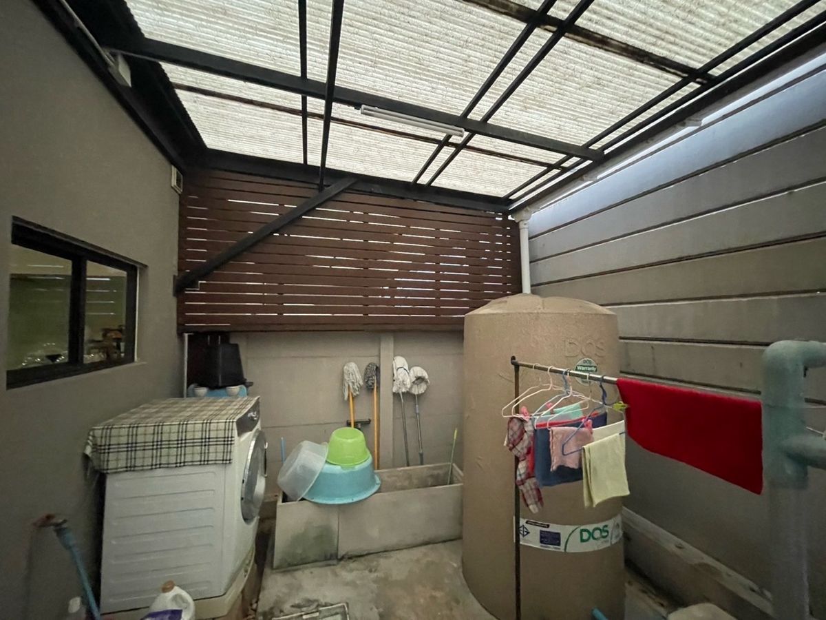 For SaleTownhomeKasetsart, Ratchayothin : House for sale in the middle of the city, Ratchayothin, behind the edge of the beginning of the project, additions. Built-in, fully furnished, ready to move in  Private, close to the BTS, near Central Ladprao. Near Major Ratchayothin