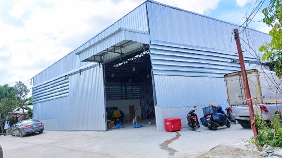 Phraya Suren 21-31 Fashion 2.4 km. Warehouse office for rent in Minburi area 522 sq.m. 132 sq.wa. Loading...