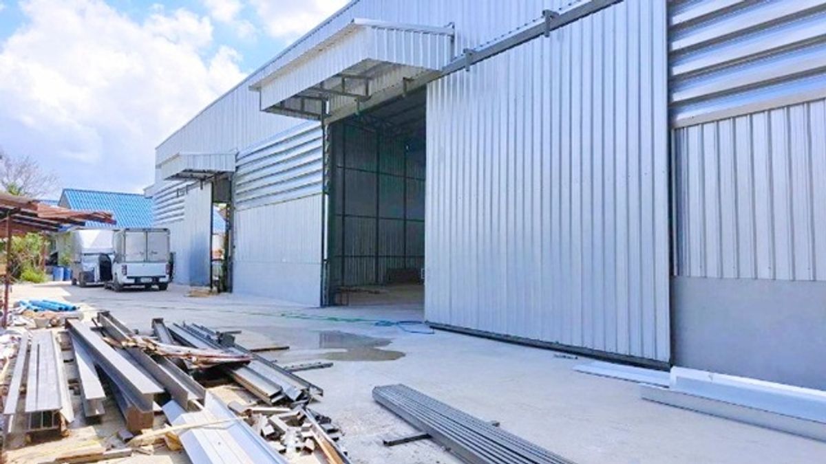 Phraya Suren 21-31 Fashion 2.4 km. Warehouse office for rent in Minburi area 522 sq.m. 132 sq.wa. Loading...