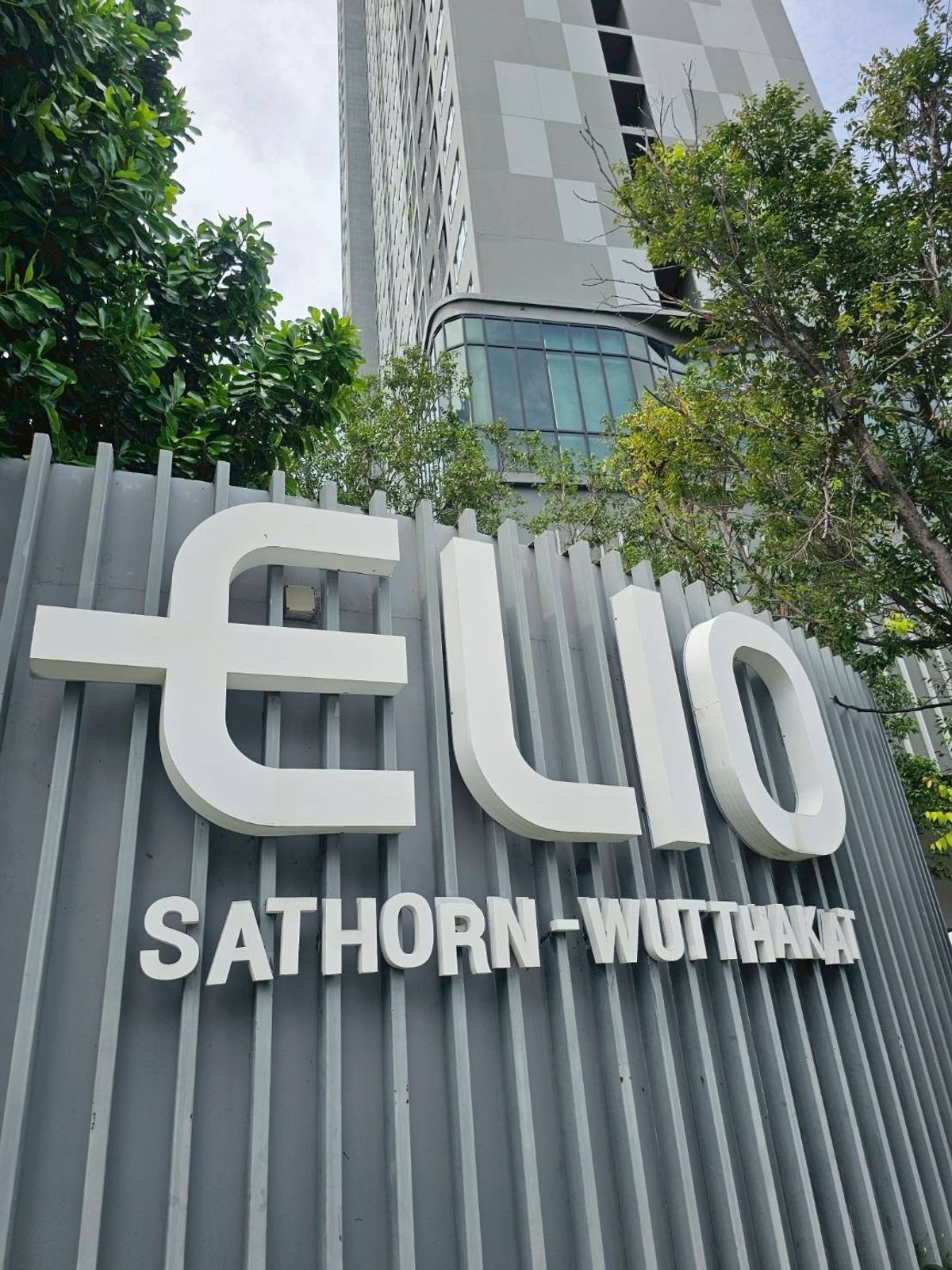 For RentCondoThaphra, Talat Phlu, Wutthakat : Urgent rent 🔥🔥🔥Lio Sathorn-Wutthakat, 25 sqm. Studio room. The most beautiful project, 41nd floor, high angle view, just a bag with Line ID @bzproperty.