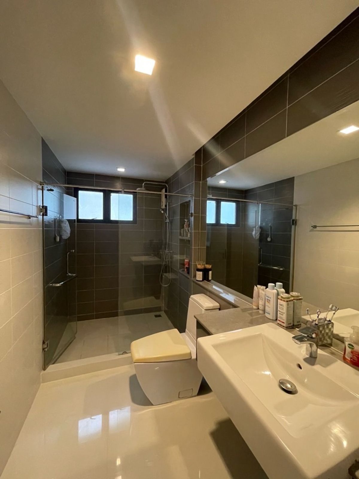 For SaleTownhomeKasetsart, Ratchayothin : House for sale in the middle of the city, Ratchayothin, behind the edge of the beginning of the project, additions. Built-in, fully furnished, ready to move in  Private, close to the BTS, near Central Ladprao. Near Major Ratchayothin