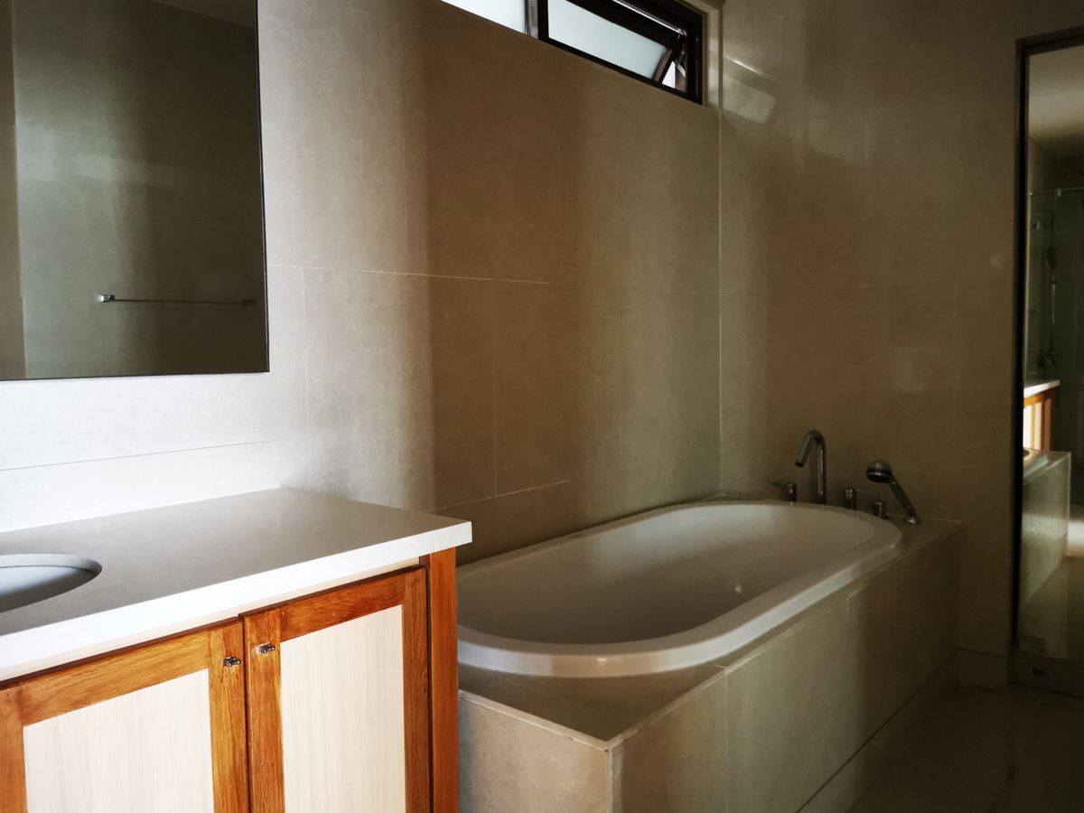 ขายคอนโดสุขุมวิท อโศก ทองหล่อ : ขายคอนโด ดิ เอ็มโพริโอ เพลส สุขุมวิท 24 - The Emporio Place Sukhumvit 24