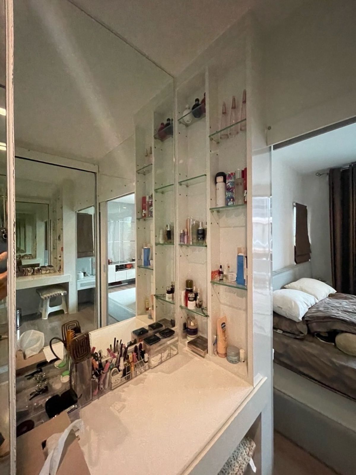 For SaleTownhomeKasetsart, Ratchayothin : House for sale in the middle of the city, Ratchayothin, behind the edge of the beginning of the project, additions. Built-in, fully furnished, ready to move in  Private, close to the BTS, near Central Ladprao. Near Major Ratchayothin