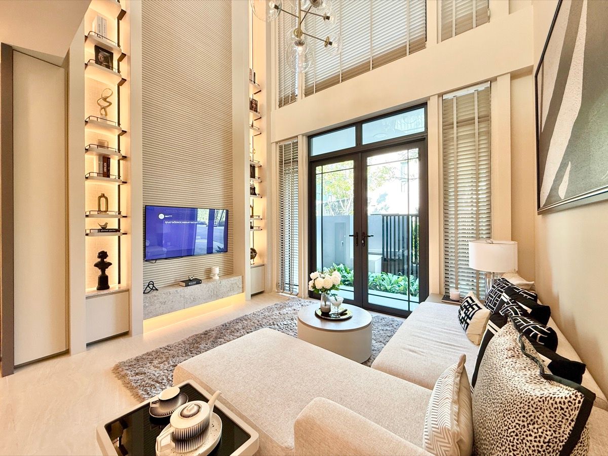 For SaleHouseKasetsart, Ratchayothin : 🔥 Rare Location next to SCB Park, New CBD Baan Klang Muang Classe Ratchayothin Luxury 3–4 storey homes starting from 24.9 MB.* 📞 092-690-5445