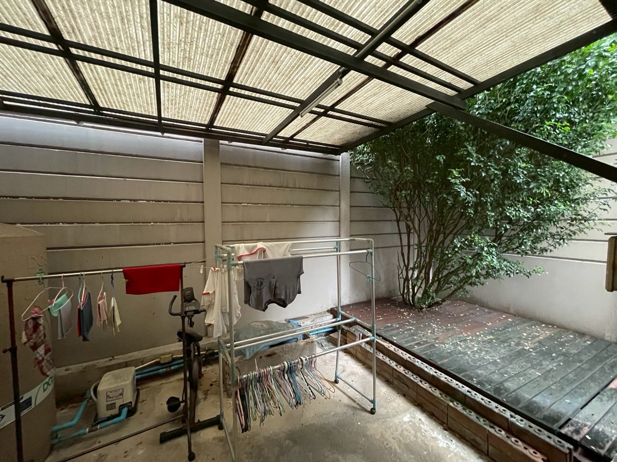 For SaleTownhomeKasetsart, Ratchayothin : House for sale in the middle of the city, Ratchayothin, behind the edge of the beginning of the project, additions. Built-in, fully furnished, ready to move in  Private, close to the BTS, near Central Ladprao. Near Major Ratchayothin