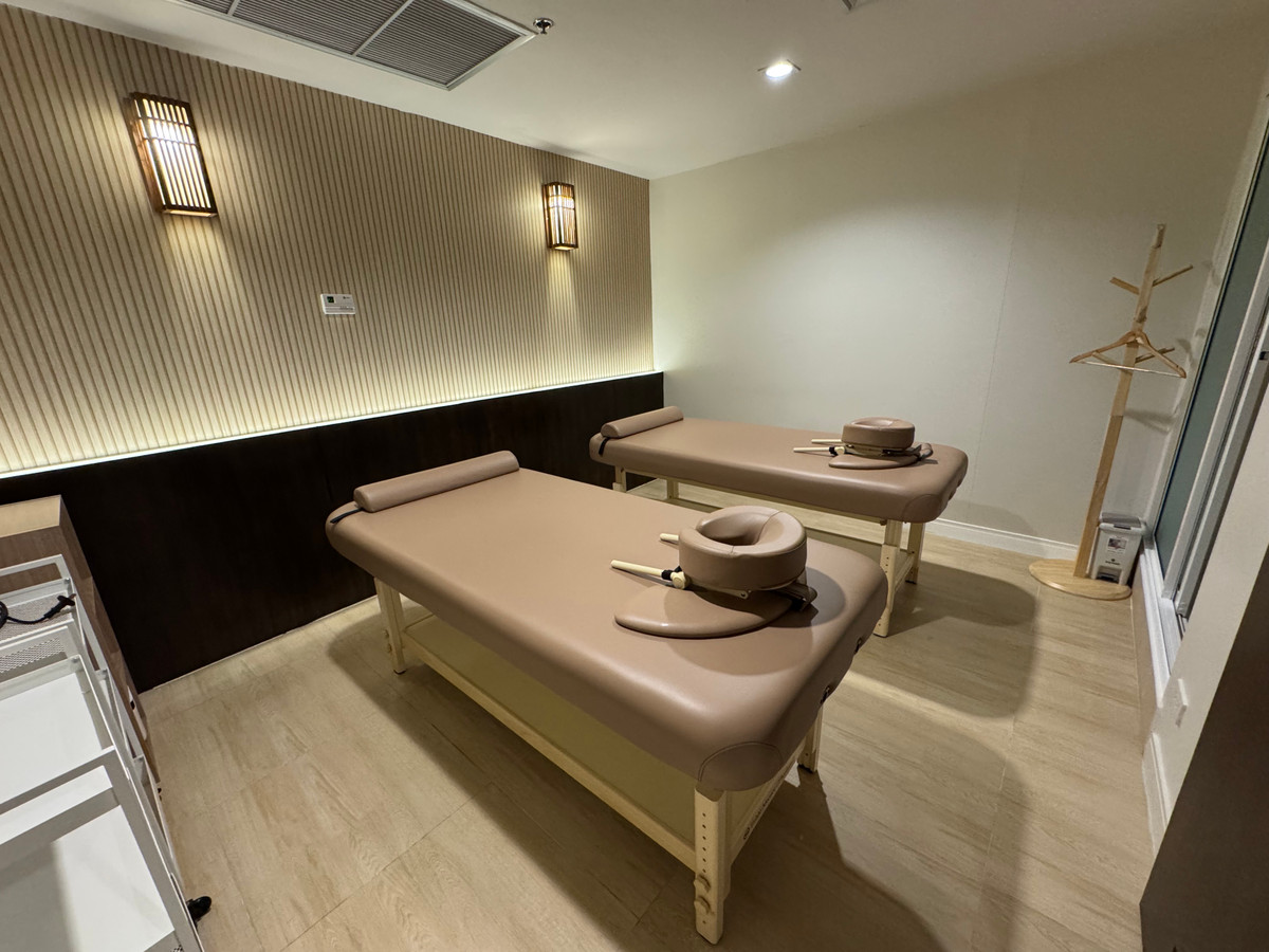 For LeaseholdHotel&Apartment BusinessSilom, Saladaeng, Bangrak : ✨ Urgent! Sell/premium spa Ready to operate Golden location in Silom area - only 45,000/month rental, ready to open immediately ✨