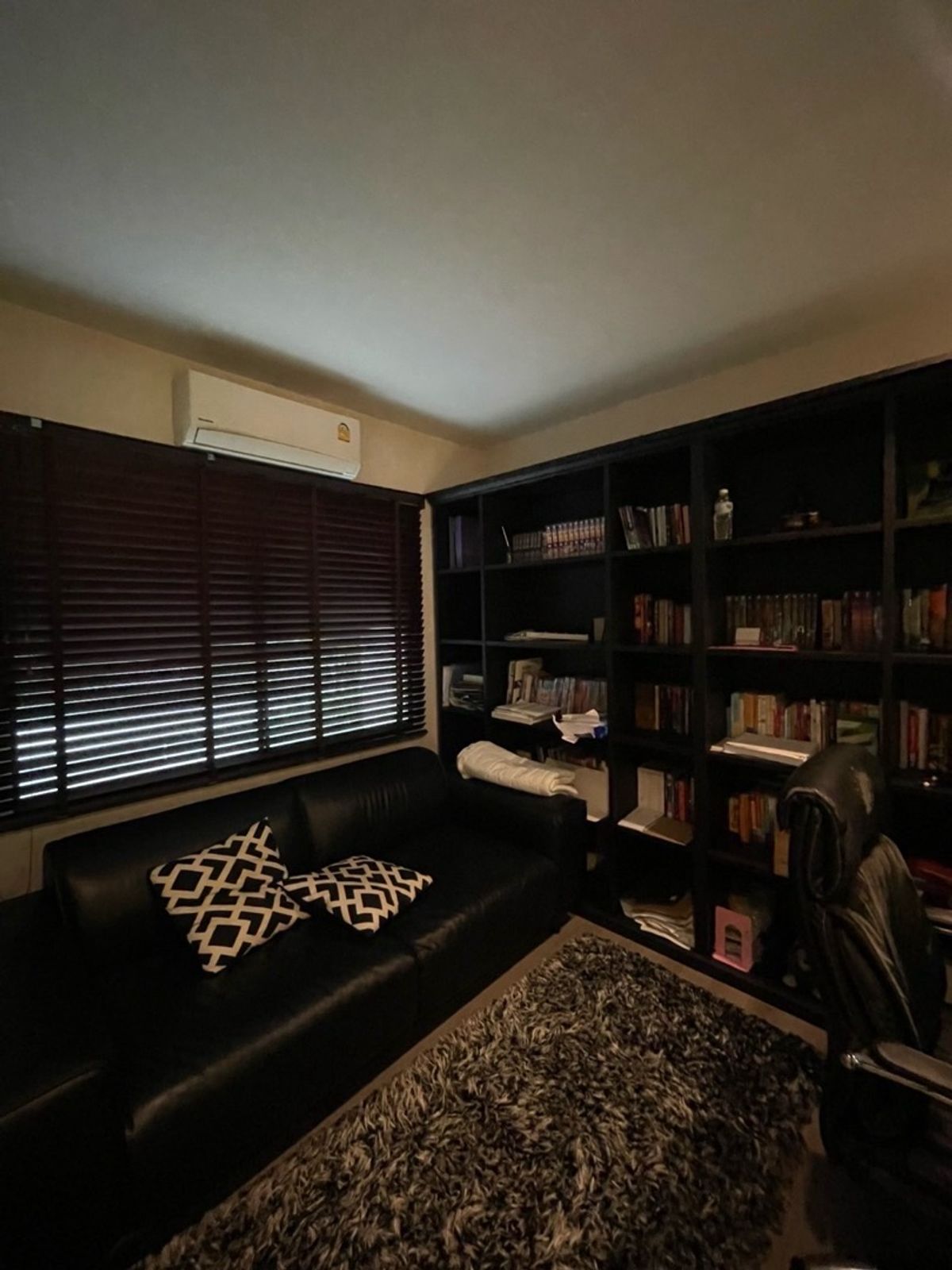 For SaleTownhomeKasetsart, Ratchayothin : House for sale in the middle of the city, Ratchayothin, behind the edge of the beginning of the project, additions. Built-in, fully furnished, ready to move in  Private, close to the BTS, near Central Ladprao. Near Major Ratchayothin