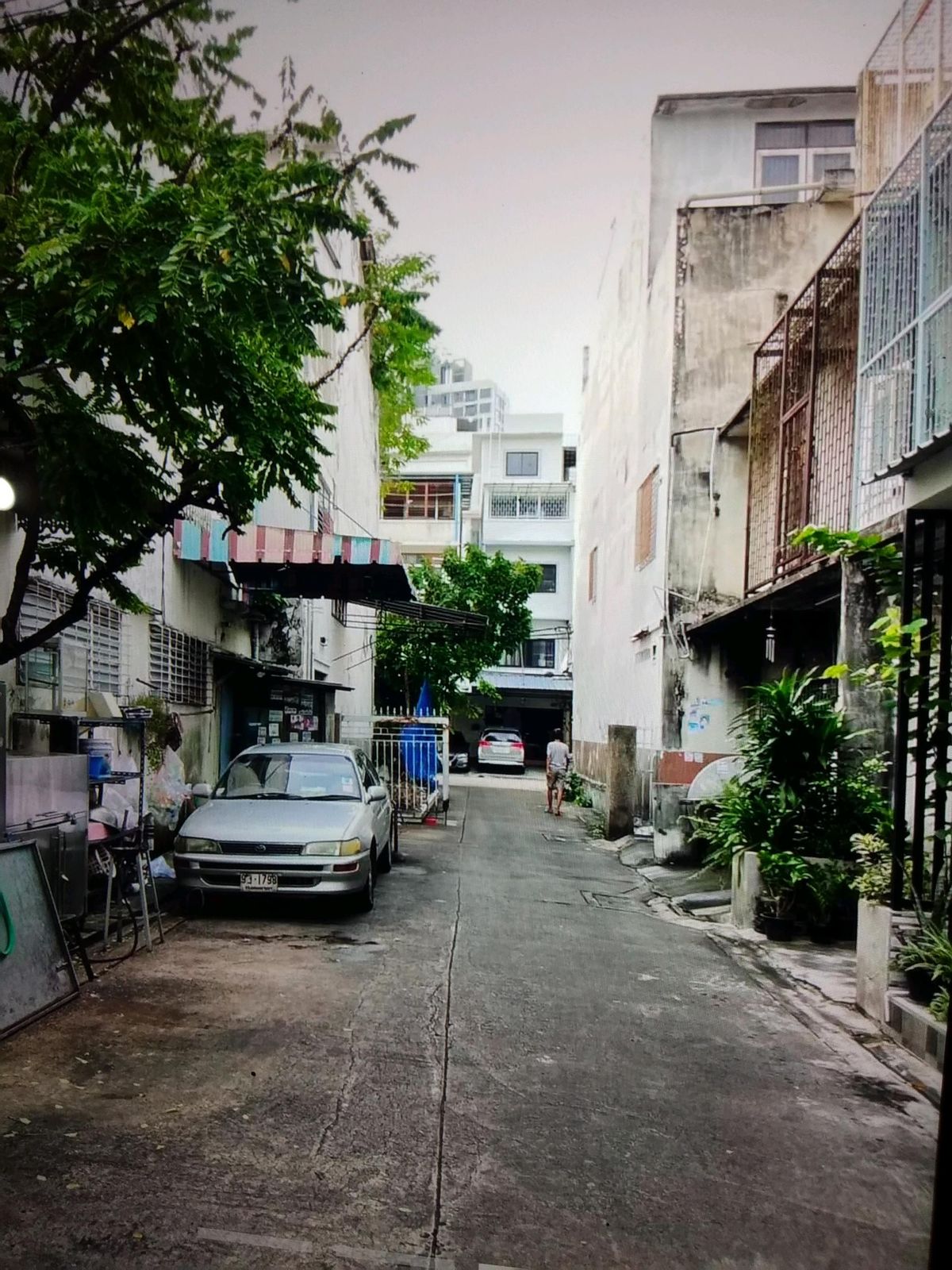 ขายอาคารพาณิชย์สาทร นราธิวาส : ขายด่วนอ.พาณิชย์ 2.75ชั้นซเซ็นต์หลุยส์ 8..0ลบ