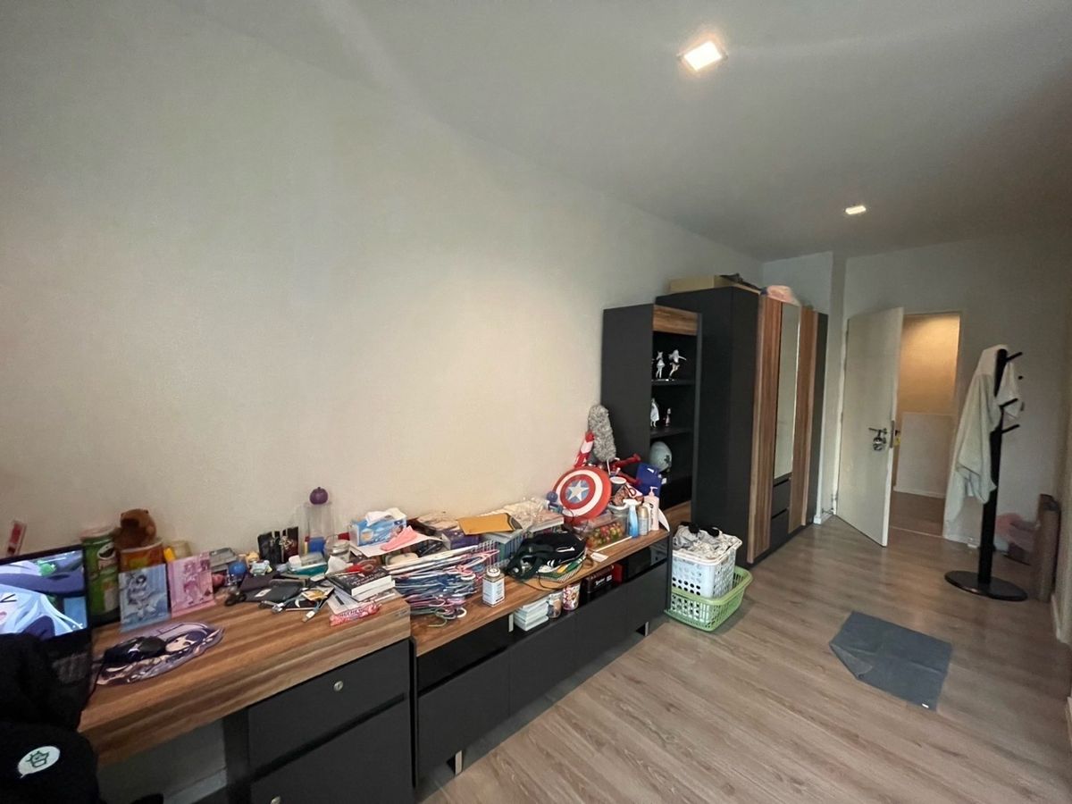 For SaleTownhomeKasetsart, Ratchayothin : House for sale in the middle of the city, Ratchayothin, behind the edge of the beginning of the project, additions. Built-in, fully furnished, ready to move in  Private, close to the BTS, near Central Ladprao. Near Major Ratchayothin