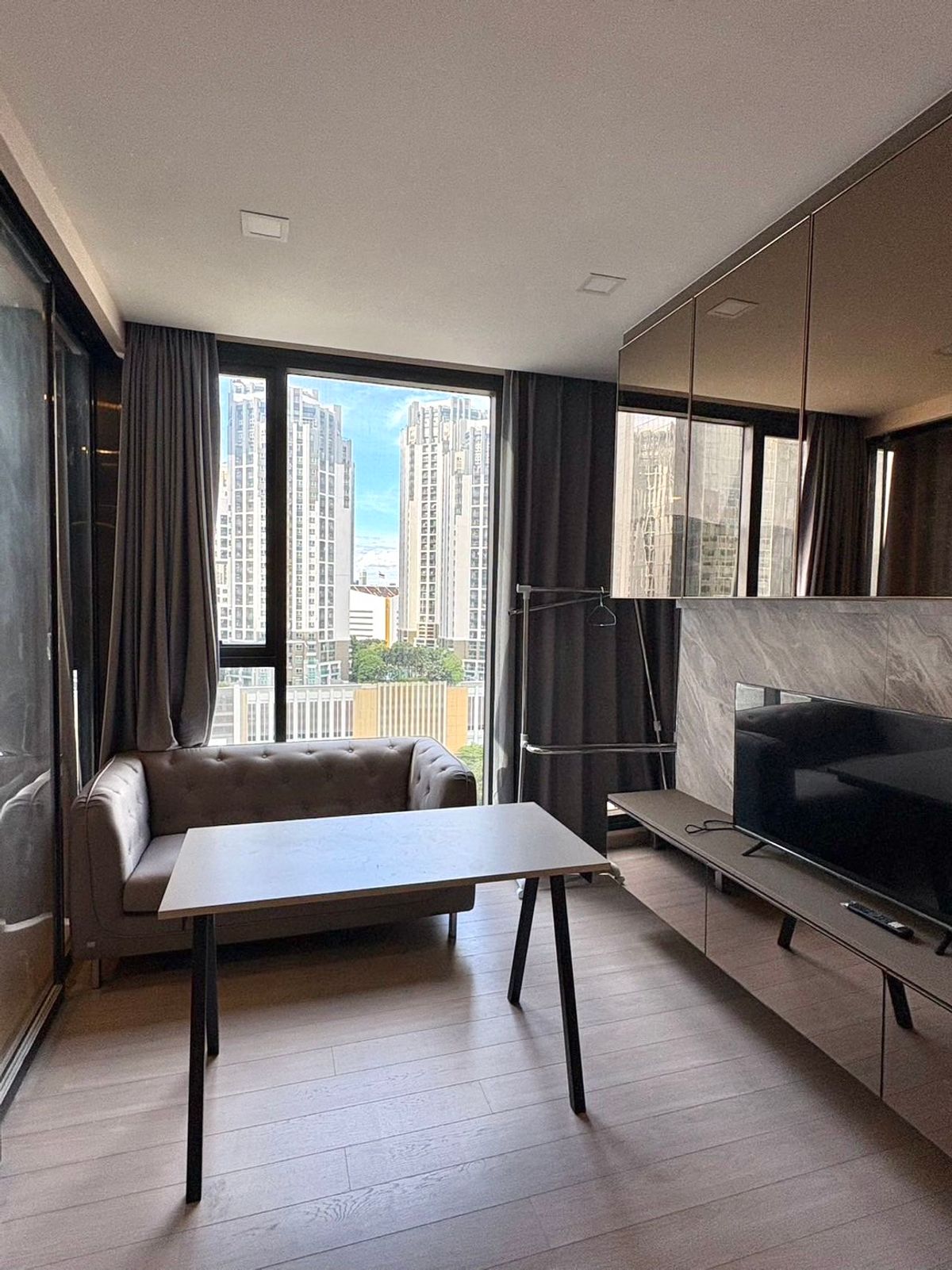 For RentCondoRama9, Petchburi, RCA : For rent One9Five Asoke Rama 9. Fully furnish, Wifi included, nearby Central/MRT Rama 9, ready to move in