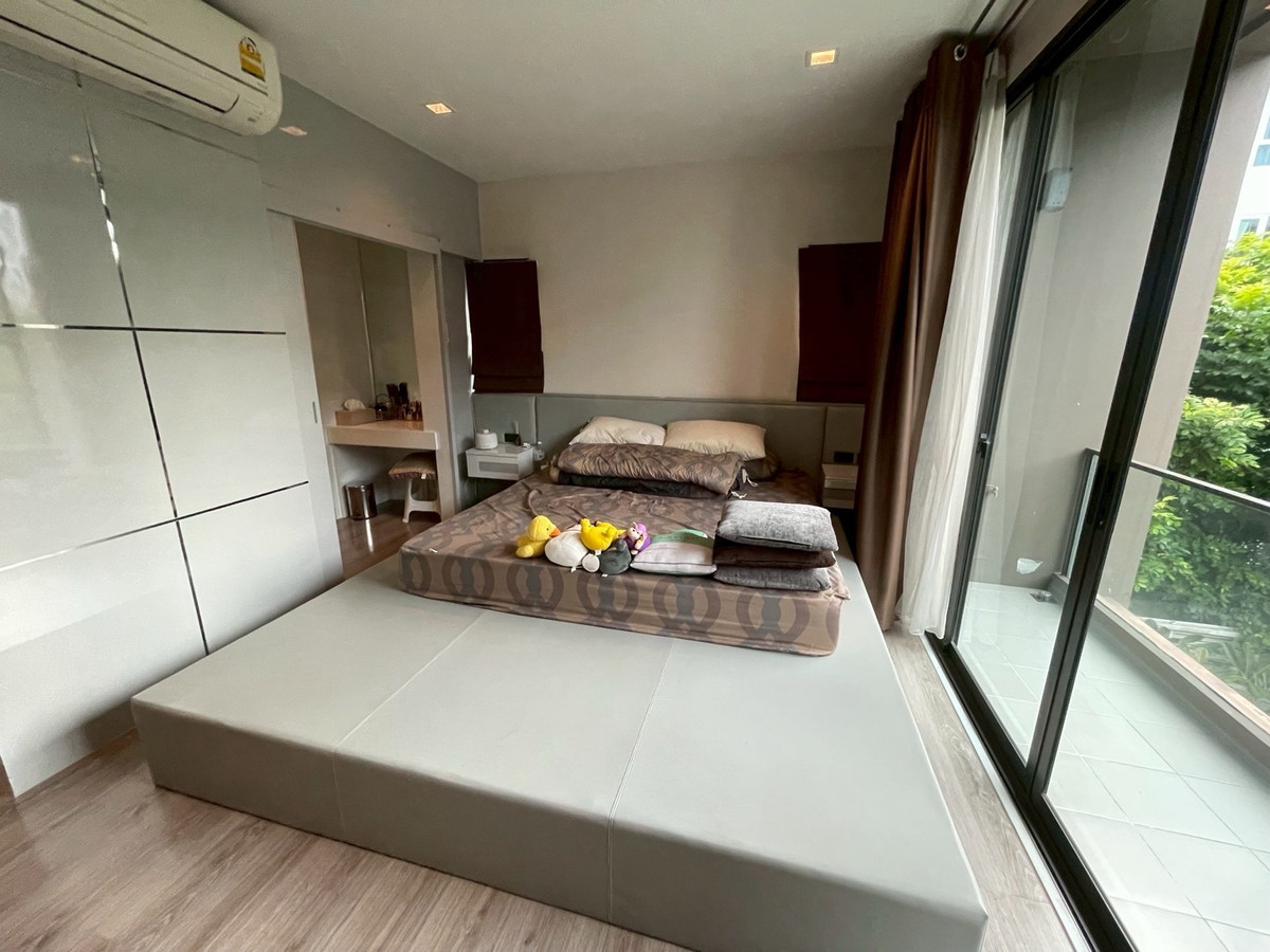 For SaleTownhomeKasetsart, Ratchayothin : House for sale in the middle of the city, Ratchayothin, behind the edge of the beginning of the project, additions. Built-in, fully furnished, ready to move in  Private, close to the BTS, near Central Ladprao. Near Major Ratchayothin
