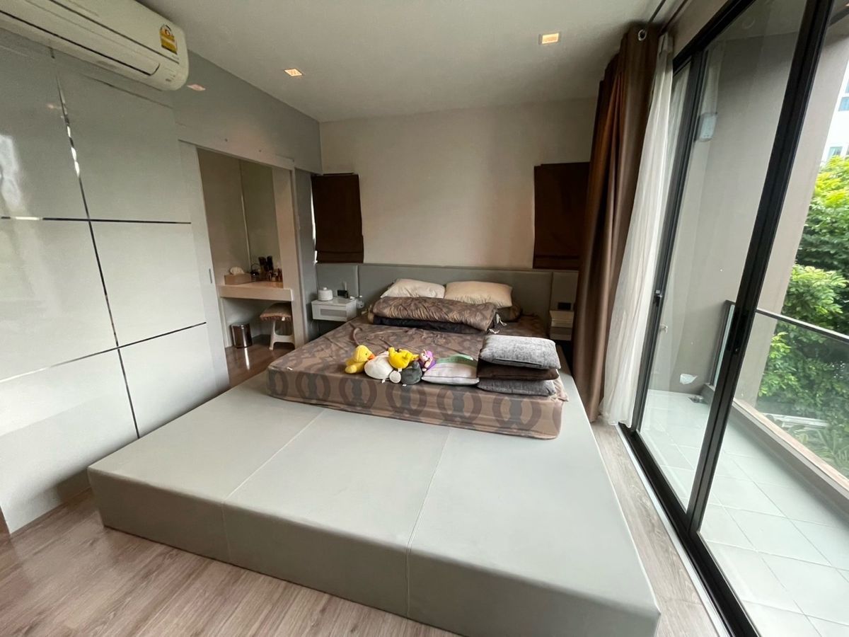 For SaleTownhomeKasetsart, Ratchayothin : House for sale in the middle of the city, Ratchayothin, behind the edge of the beginning of the project, additions. Built-in, fully furnished, ready to move in  Private, close to the BTS, near Central Ladprao. Near Major Ratchayothin