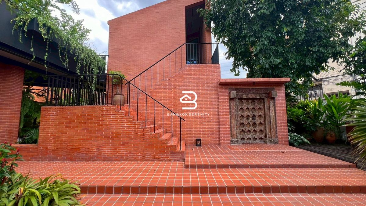 For RentShowroomBang Sue, Wong Sawang, Tao Pun : BRICK HOUSE for Restaurant or Art Gallery