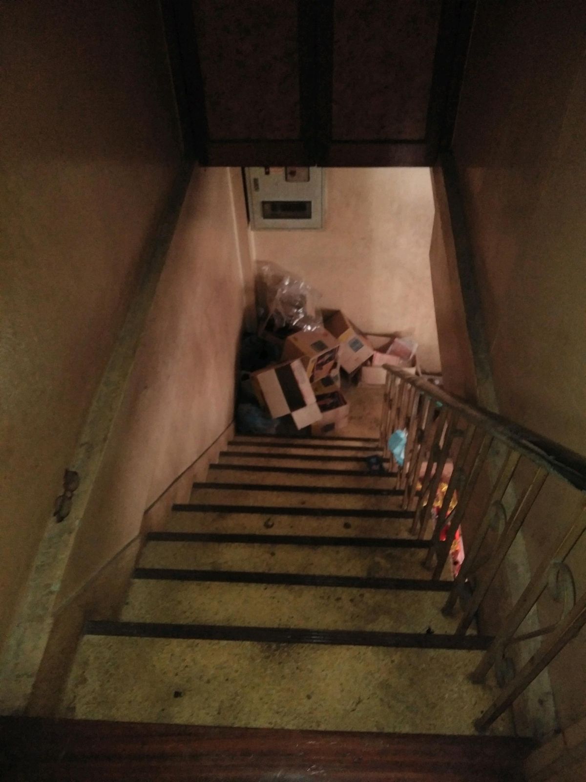 ขายอาคารพาณิชย์สาทร นราธิวาส : ขายด่วนอ.พาณิชย์ 2.75ชั้นซเซ็นต์หลุยส์ 8..0ลบ