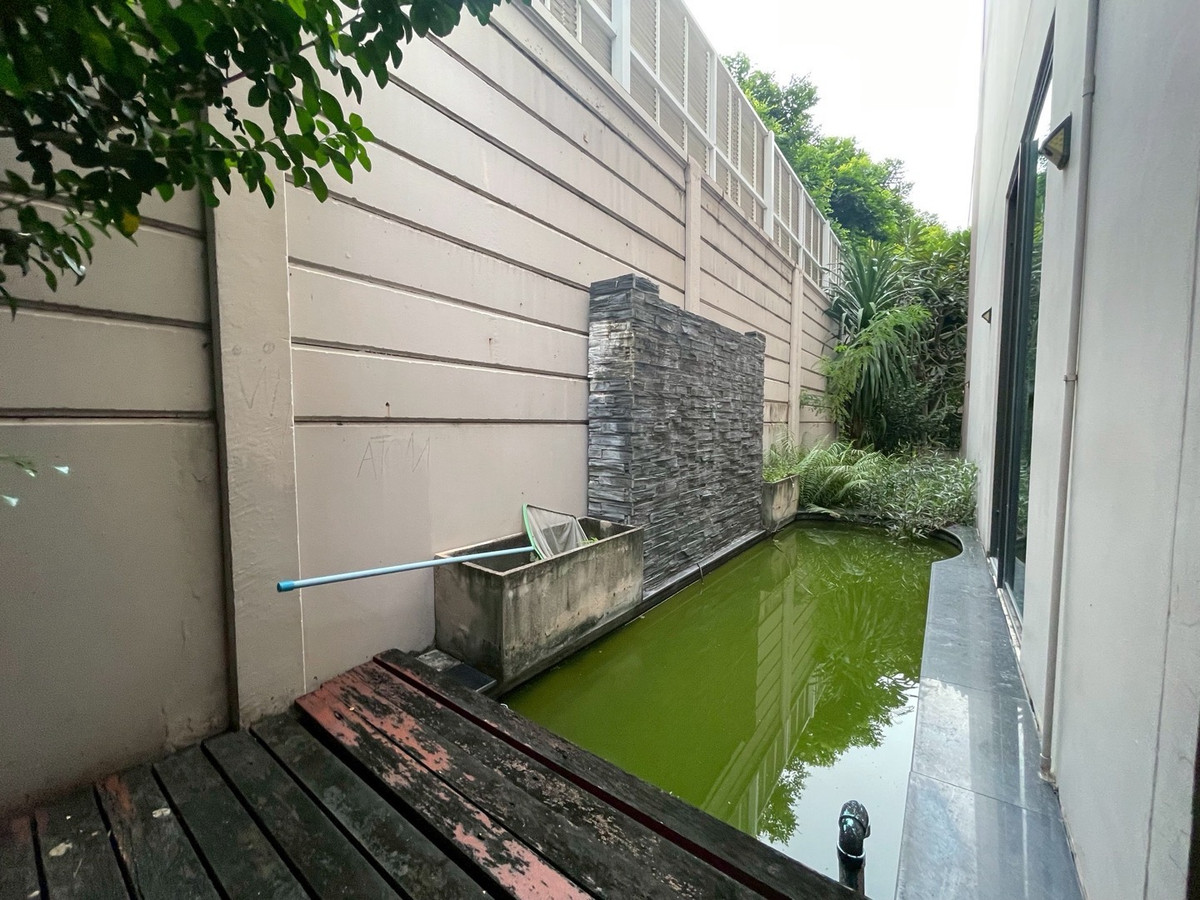 For SaleTownhomeKasetsart, Ratchayothin : House for sale in the middle of the city, Ratchayothin, behind the edge of the beginning of the project, additions. Built-in, fully furnished, ready to move in  Private, close to the BTS, near Central Ladprao. Near Major Ratchayothin