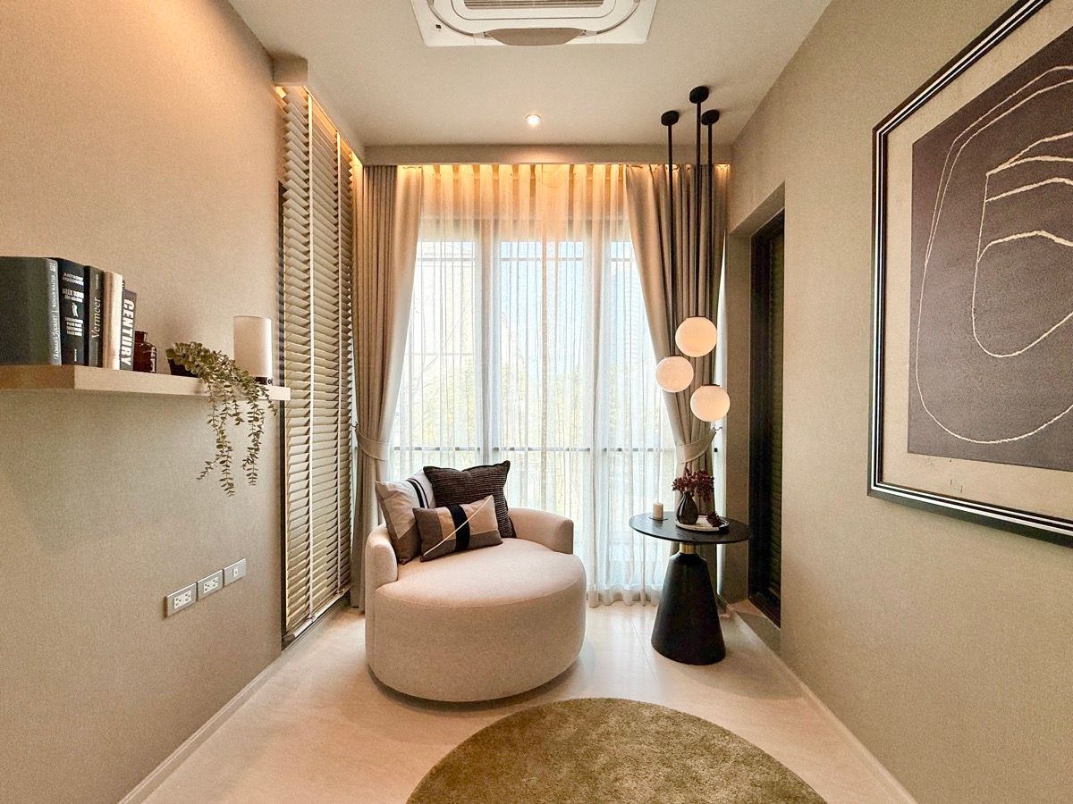 For SaleHouseKasetsart, Ratchayothin : ✨ Hot Deal in the heart of Ratchayothin – The Ultimate Rare Collection Baan Klang Muang Classe Ratchayothin Starting from only 24.9 MB.* 📞 092-690-5445