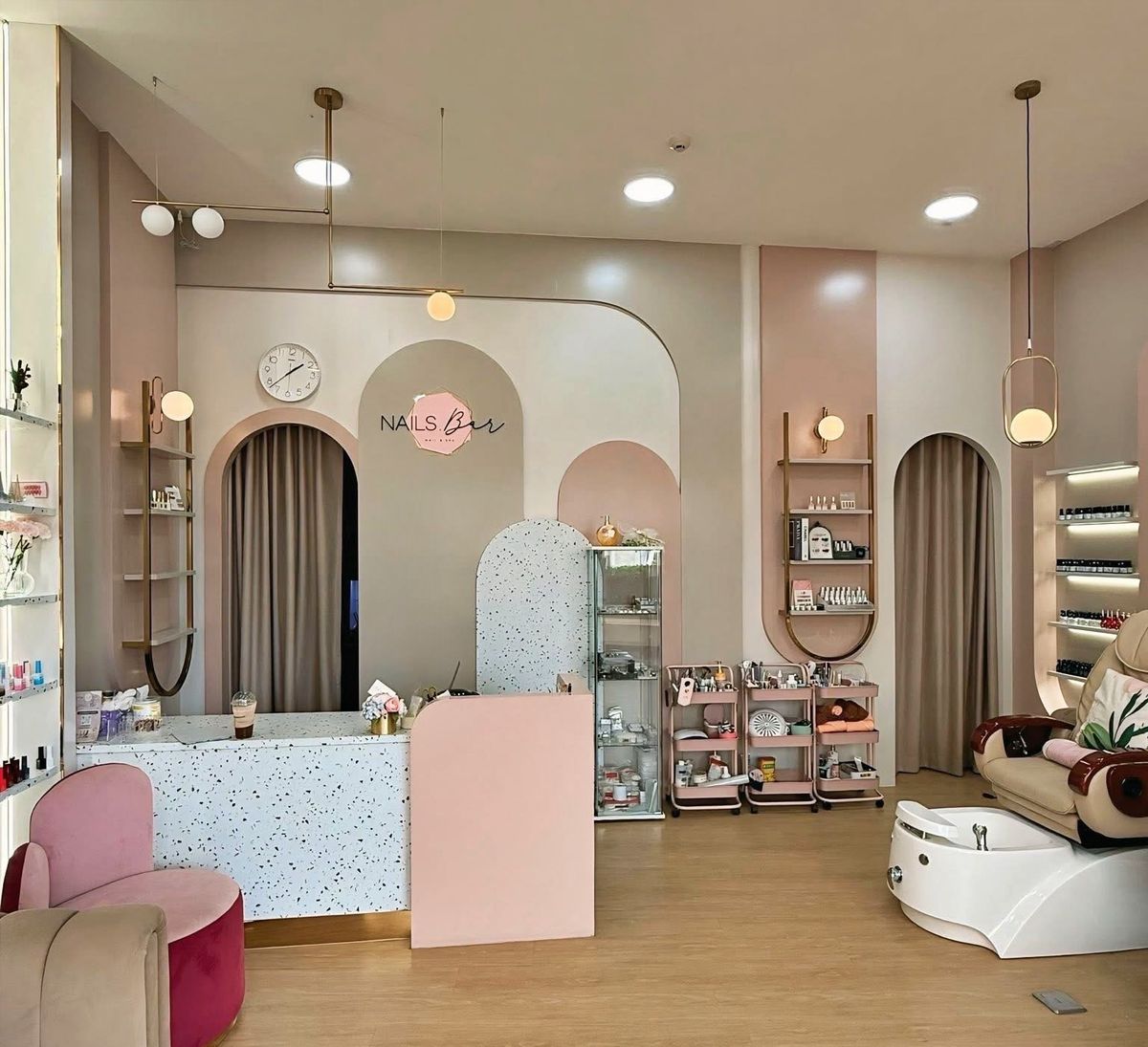 For LeaseholdRetail SpaceMin Buri, Romklao : Lease Min Buri nail shop in front of the escalator In the Mingle Heil Shopping Center, 2nd floor, there is a mechanic ready to open. Happy to teach marketing