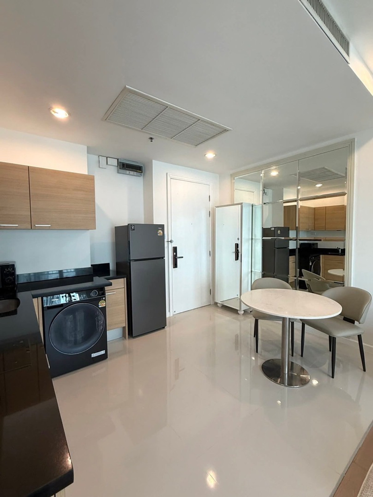 For SaleCondoWitthayu, Chidlom, Langsuan, Ploenchit : 📌 Urgent sale !!! The Address Chidlom condo, 2 bedrooms, 2 bathrooms, 81 sq.m., price 11.5. Beautiful room, complete, ready to be sold, price lower than the market! In the heart of Chidlom, great value location. Call: 088-753-2858