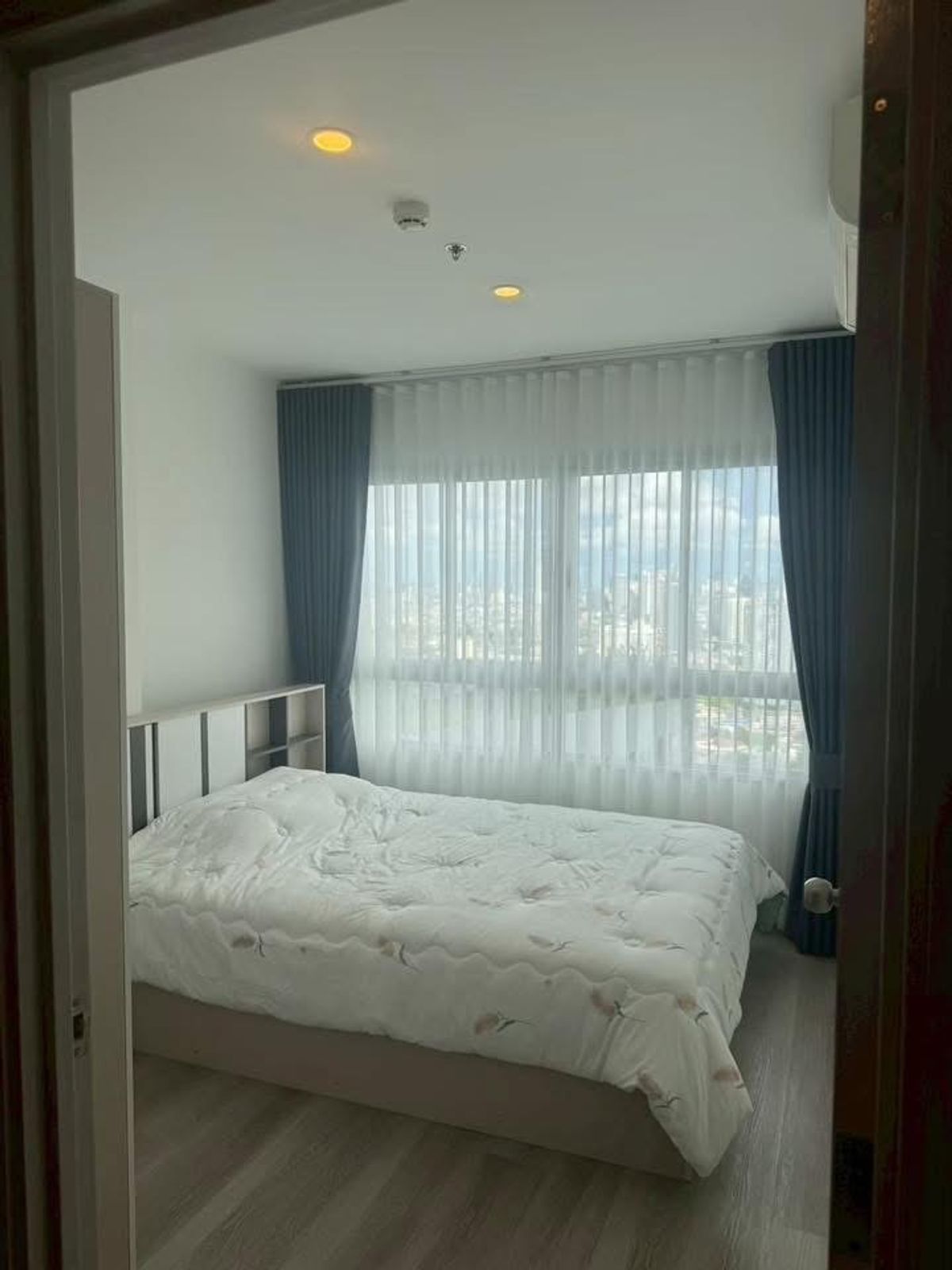 ให้เช่าคอนโดท่าพระ ตลาดพลู วุฒากาศ : Elio Sathorn for rent |  15,000 