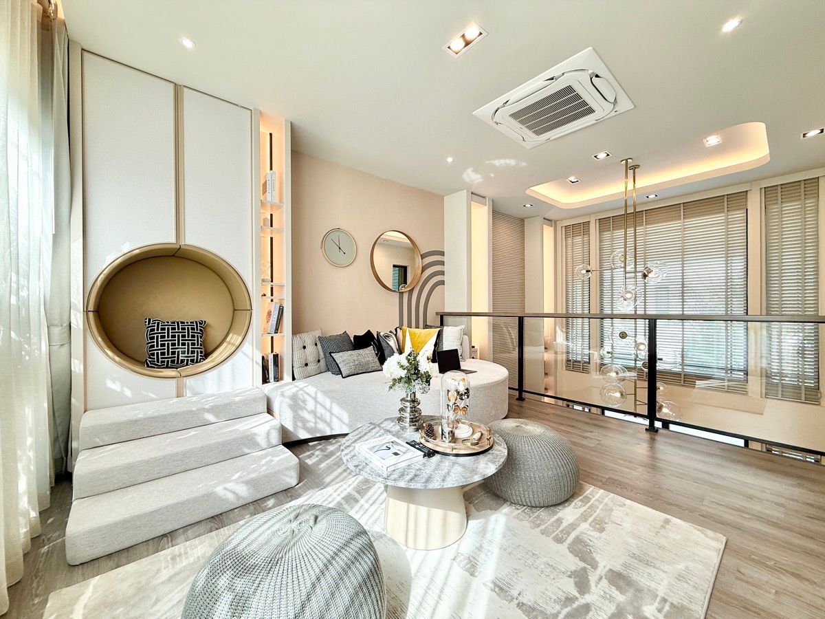 For SaleHouseKasetsart, Ratchayothin : 🔥 Rare Location next to SCB Park, New CBD Baan Klang Muang Classe Ratchayothin Luxury 3–4 storey homes starting from 24.9 MB.* 📞 092-690-5445