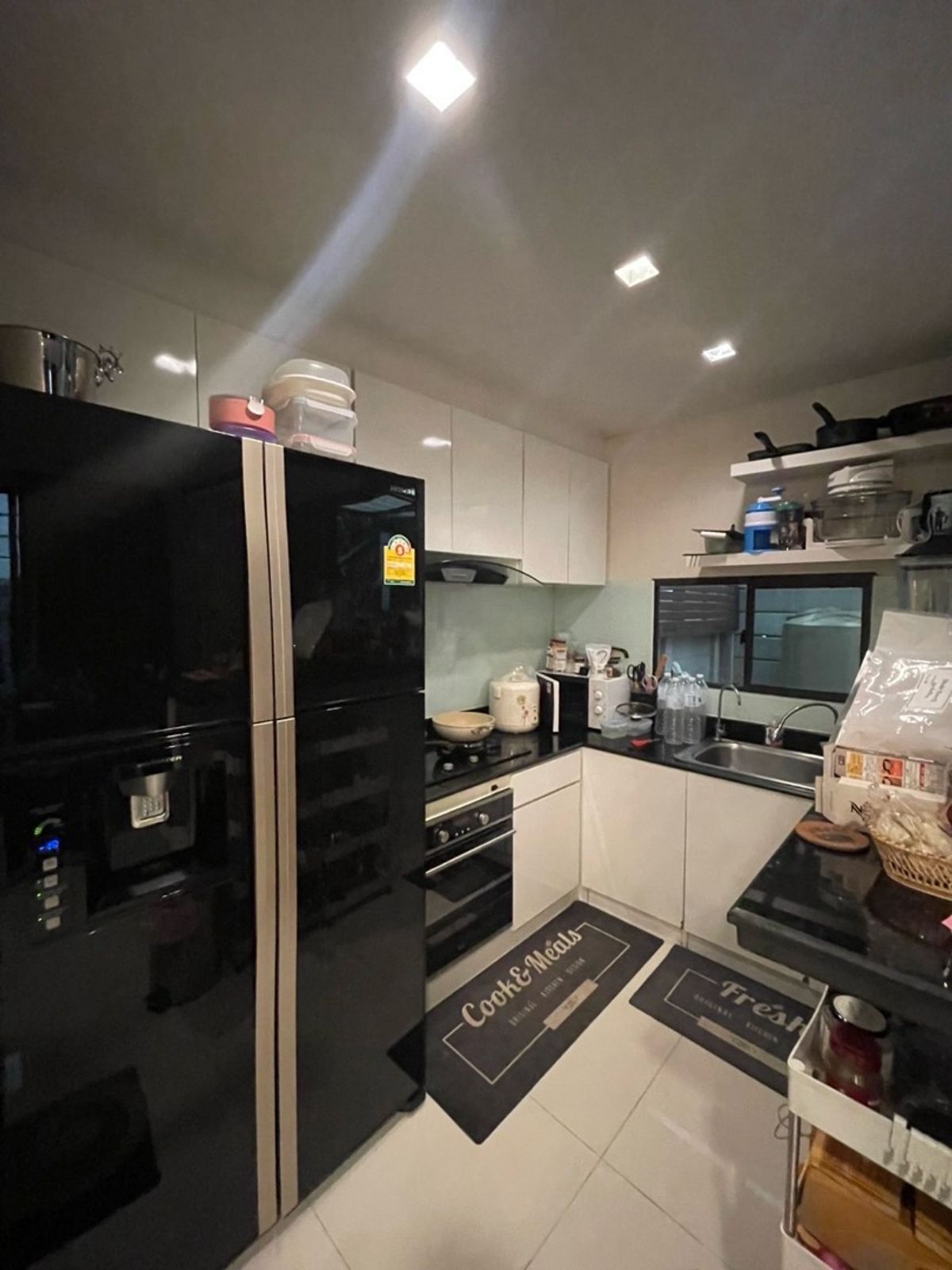 For SaleTownhomeKasetsart, Ratchayothin : House for sale in the middle of the city, Ratchayothin, behind the edge of the beginning of the project, additions. Built-in, fully furnished, ready to move in  Private, close to the BTS, near Central Ladprao. Near Major Ratchayothin