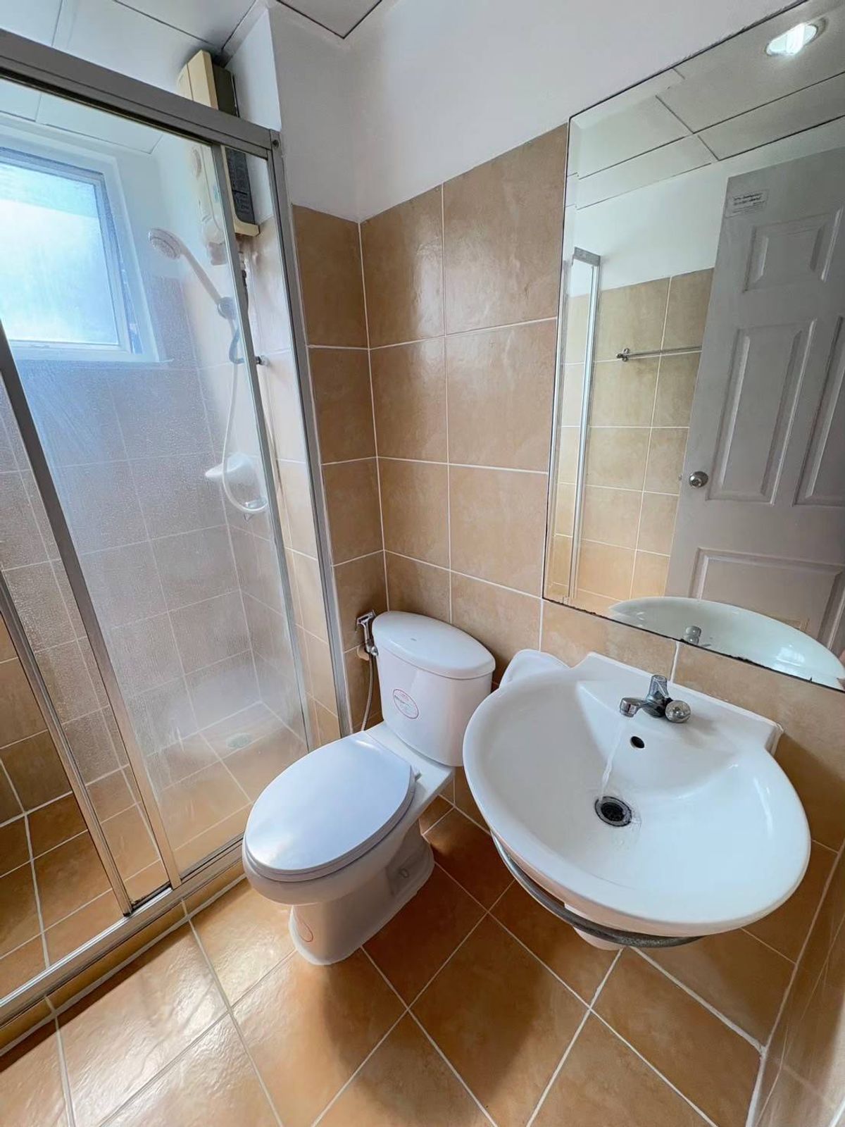 ให้เช่าคอนโดรัชดา ห้วยขวาง : ให้เช่า 🏙️ ขายคอนโด City Home Ratchada 🏙️ ขนาด 30 ตร.ม. ค่าเช่าเดือนละ 12,000 บาท   📲 สนใจติดต่อ Line ID: @c-asset 📞 โทร: 096-642-2656