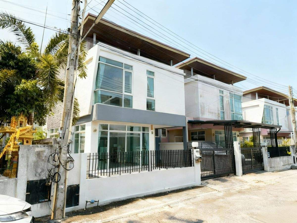 For SaleSriracha Laem Chabang Ban Bueng : Urgent sale !! 2 -storey twin house, very good condition, ready to stay in The Pine Sriracha, the back of Assam - J Park