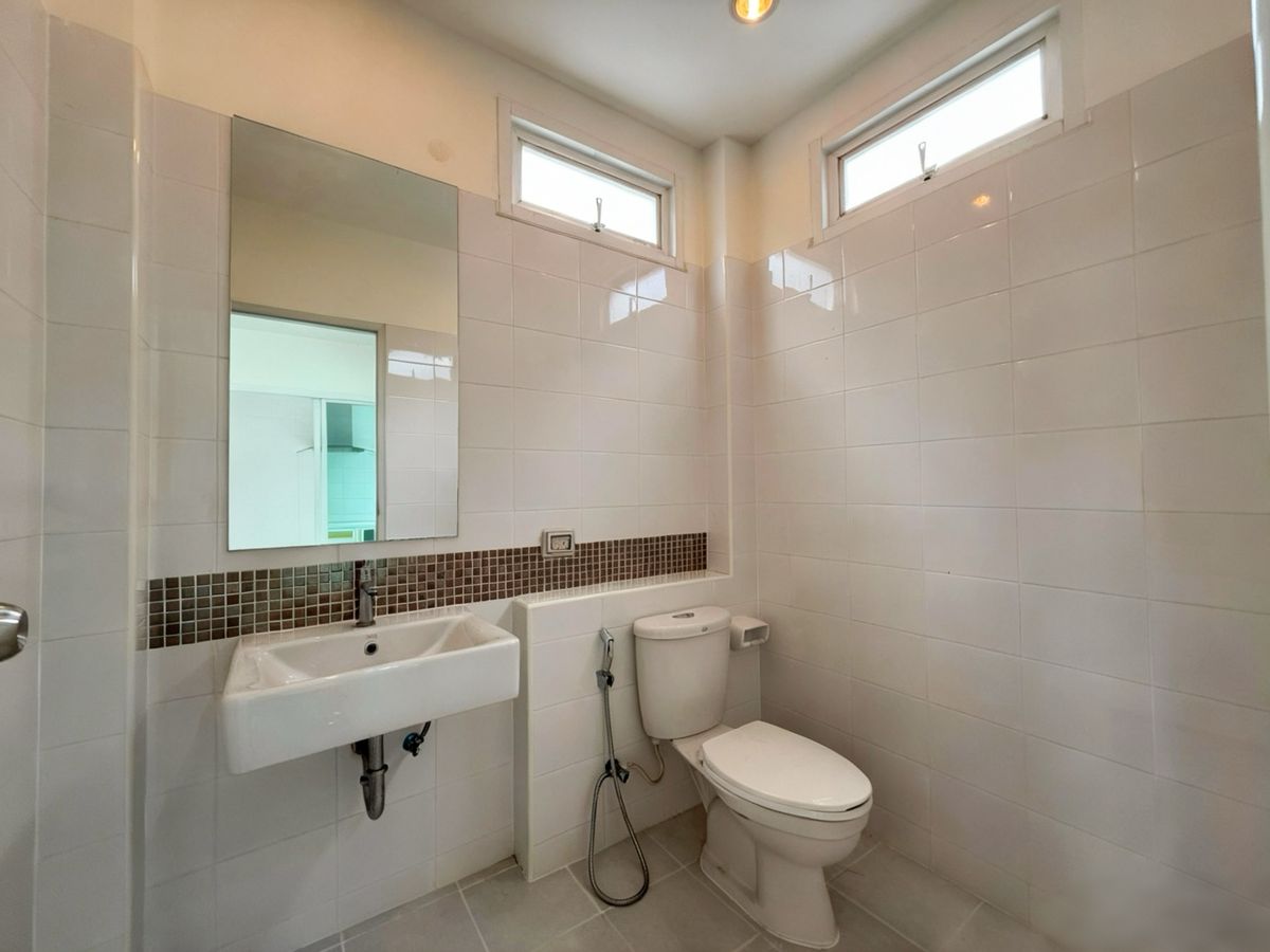 For SaleSriracha Laem Chabang Ban Bueng : Urgent sale !! 2 -storey twin house, very good condition, ready to stay in The Pine Sriracha, the back of Assam - J Park