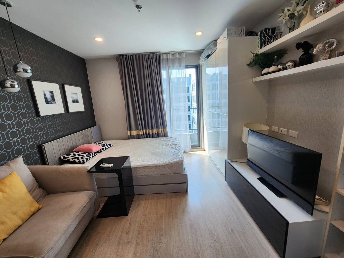 For RentCondoThaphra, Talat Phlu, Wutthakat : Rent a beautiful room, Ideo Wutthakat, adjacent to BTS, 110 meters, including furniture + washing machine for only 9,000 baht.