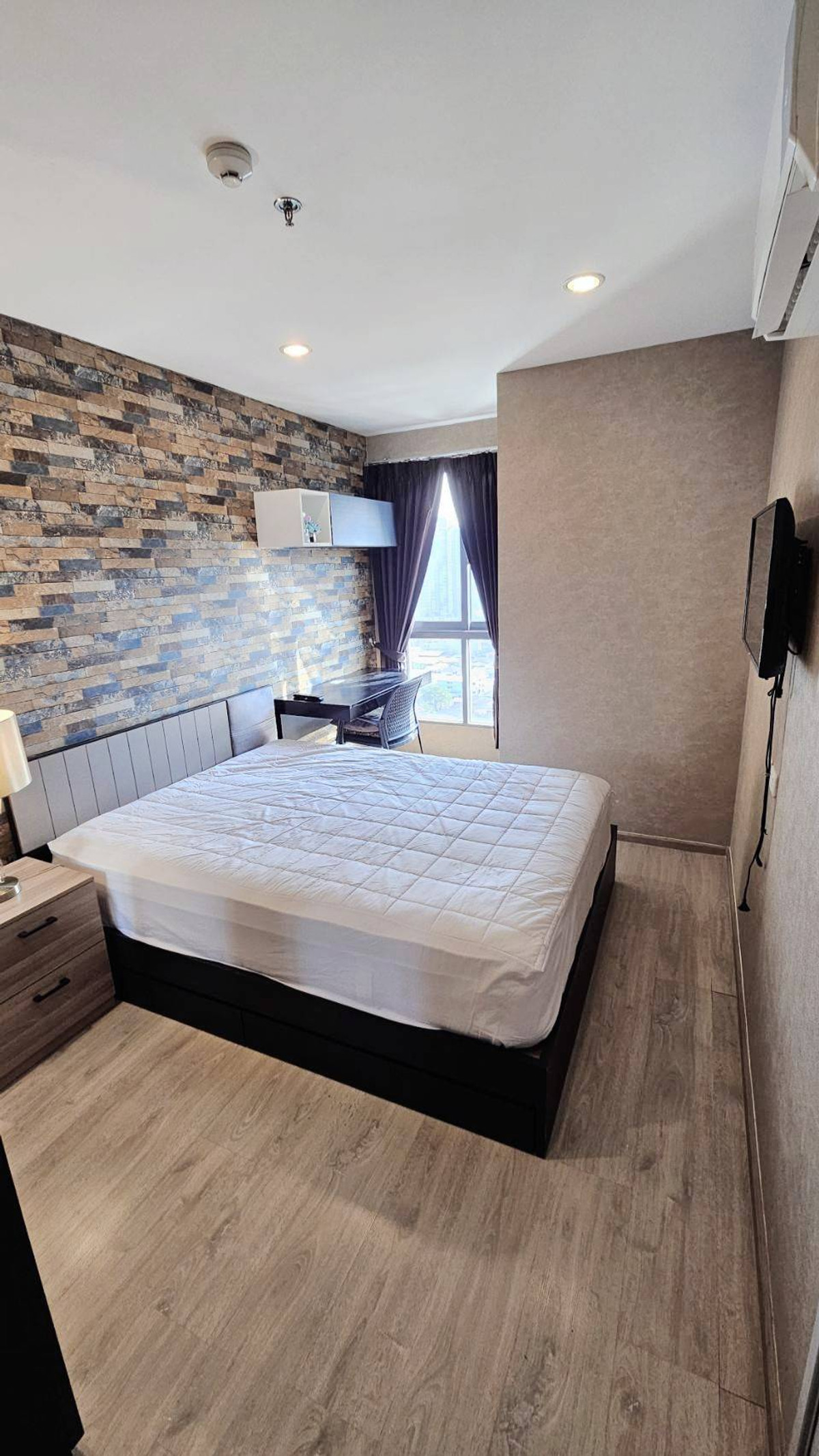 For RentCondoThaphra, Talat Phlu, Wutthakat : Rent a beautiful room, Ideo Wutthakat, adjacent to BTS, 110 meters, including furniture + washing machine for only 9,000 baht.