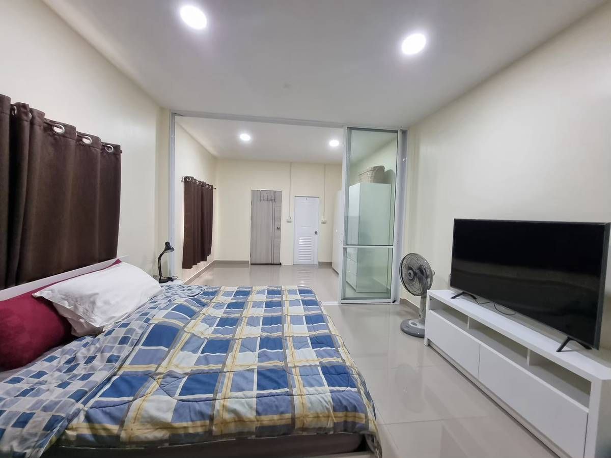 ขายทาวน์โฮมรัชดา ห้วยขวาง : 🏡 ขายทาวน์โฮมรีโนเวทใหม่ 4 ชั้น พร้อมดาดฟ้า – ทำเลทอง ห้วยขวาง  ✨ ราคาพิเศษเพียง 6 ล้านบาท (จากปกติ 8 ล้านบาท)