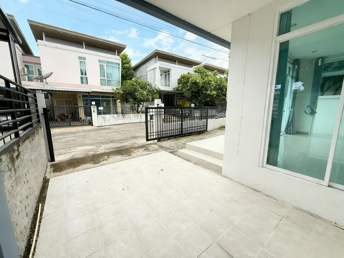 For SaleSriracha Laem Chabang Ban Bueng : Urgent sale !! 2 -storey twin house, very good condition, ready to stay in The Pine Sriracha, the back of Assam - J Park