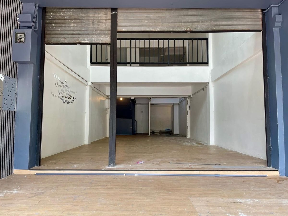 ให้เช่าอาคารพาณิชย์โชคชัย4 ลาดพร้าว71 : ให้เช่า ตึกแถว ตึกพาณิชย์ ทำเลดีมาก ลาดพร้าว 71 ติดถนนใหญ่ คึกคักตลอดเวลา เหมาะ ร้านอาหาร / สปา ร้านนวด / คลินิกความงาม สหคลินิก / เบเกอรี่ เค้ก อบขนมปัง / จัดดอกไม้ / ร้านอาหารคลีน อาหารเพื่อสุขภาพ | มีที่จอดรถของ