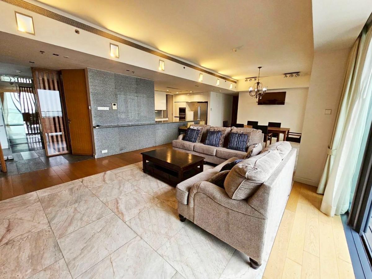 For RentCondoSathorn, Narathiwat : 🔥For urgent rent+🔥The Met Sathorn, a luxury condo with spacious rooms, 3 bedrooms, 3 bathrooms❗