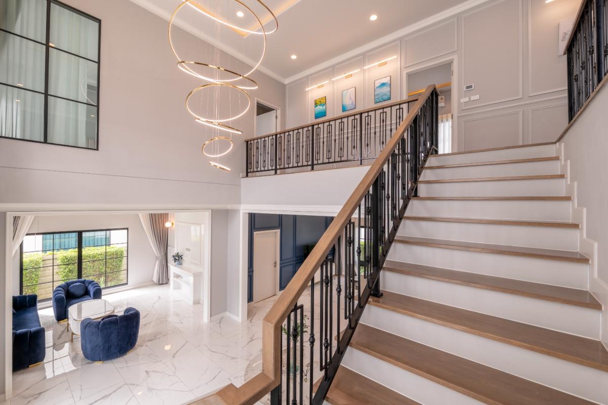 For RentHouseLadkrabang, Suwannaphum Airport : 🔥For urgent rent +🔥Setthasiri Bangna - Suvarnabhumi, Modern Classic style detached house, 5 bedrooms, 6 bathrooms, near Suvarnabhumi ❗