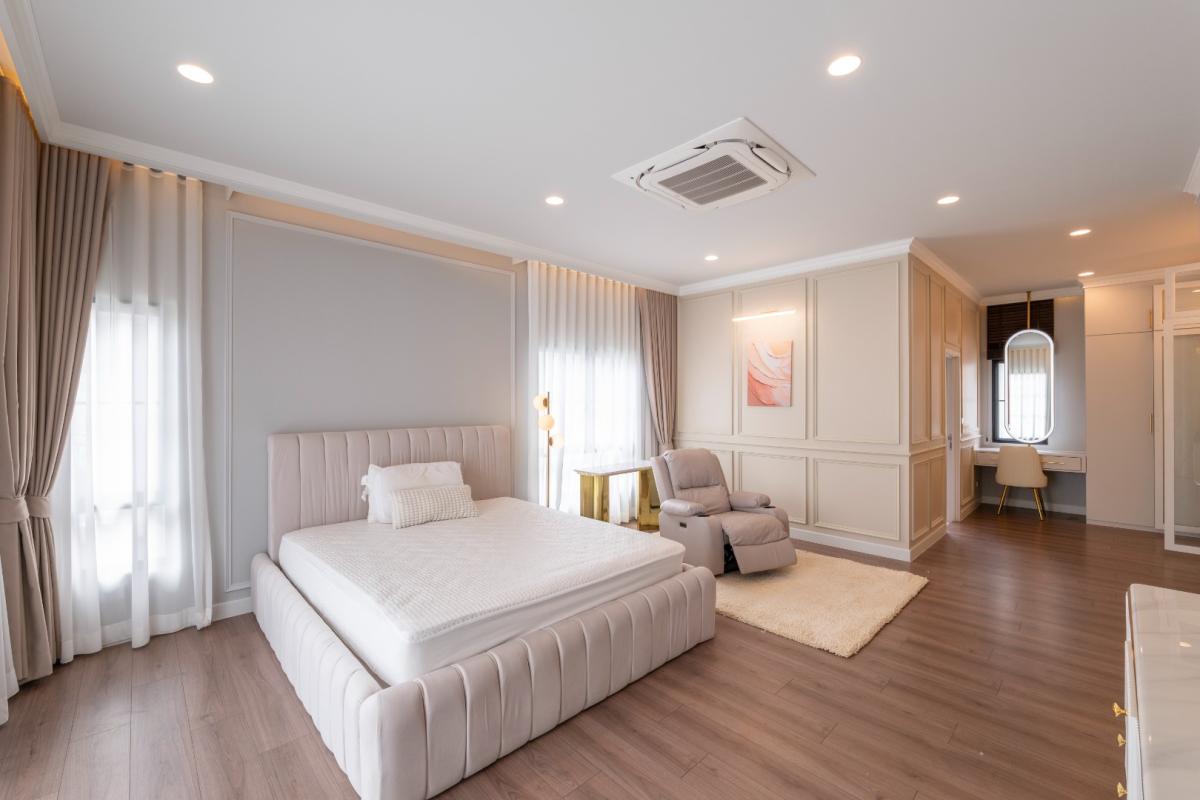 For RentHouseLadkrabang, Suwannaphum Airport : 🔥For urgent rent +🔥Setthasiri Bangna - Suvarnabhumi, Modern Classic style detached house, 5 bedrooms, 6 bathrooms, near Suvarnabhumi ❗