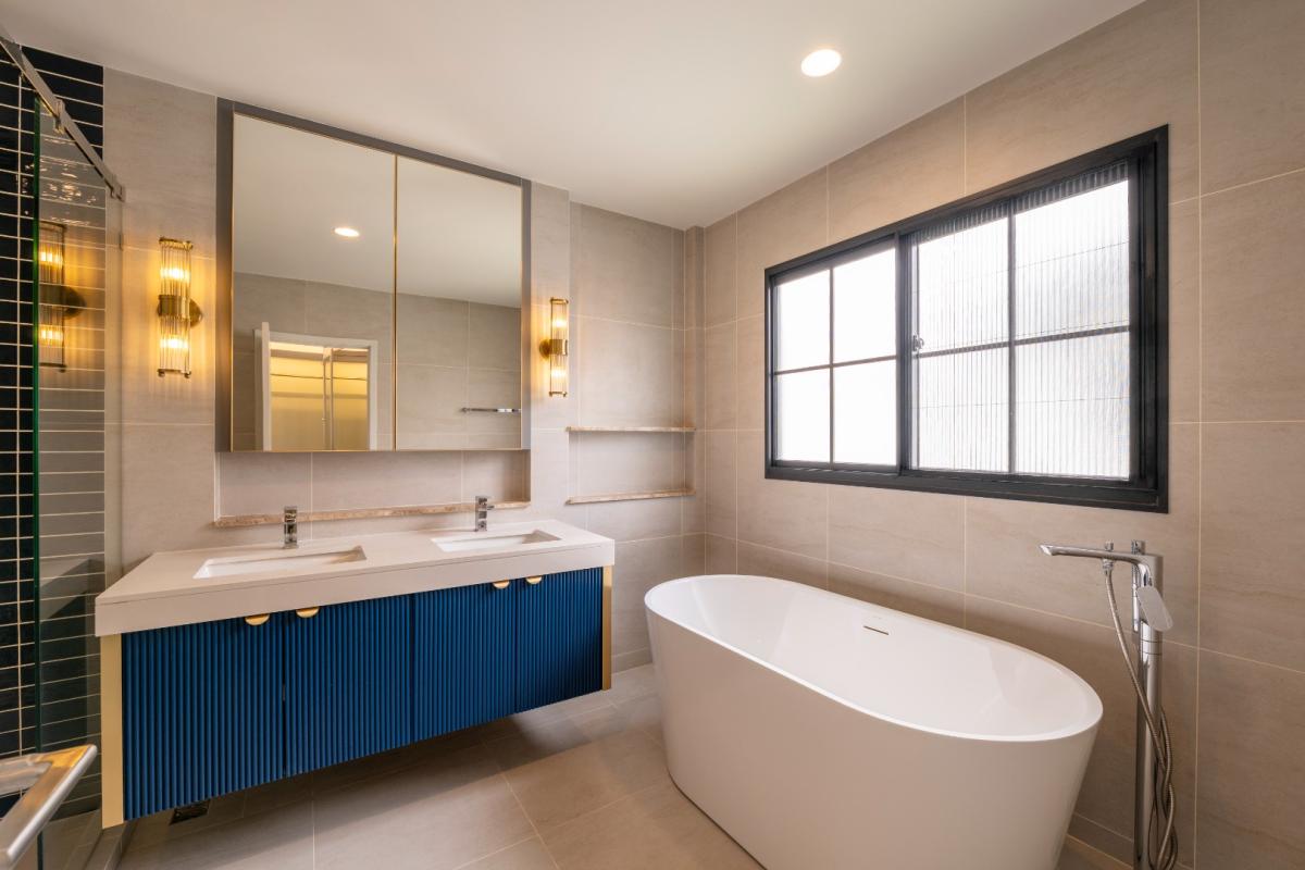 For RentHouseLadkrabang, Suwannaphum Airport : 🔥For urgent rent +🔥Setthasiri Bangna - Suvarnabhumi, Modern Classic style detached house, 5 bedrooms, 6 bathrooms, near Suvarnabhumi ❗