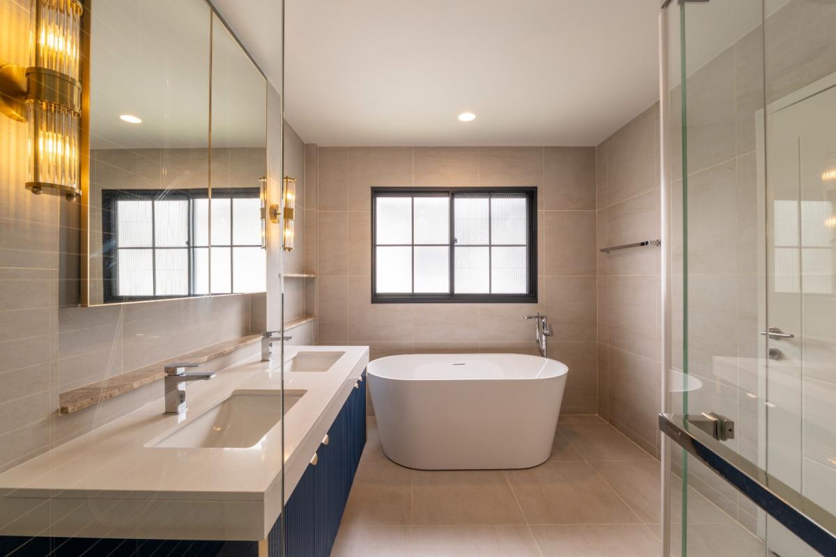 For RentHouseLadkrabang, Suwannaphum Airport : 🔥For urgent rent +🔥Setthasiri Bangna - Suvarnabhumi, Modern Classic style detached house, 5 bedrooms, 6 bathrooms, near Suvarnabhumi ❗