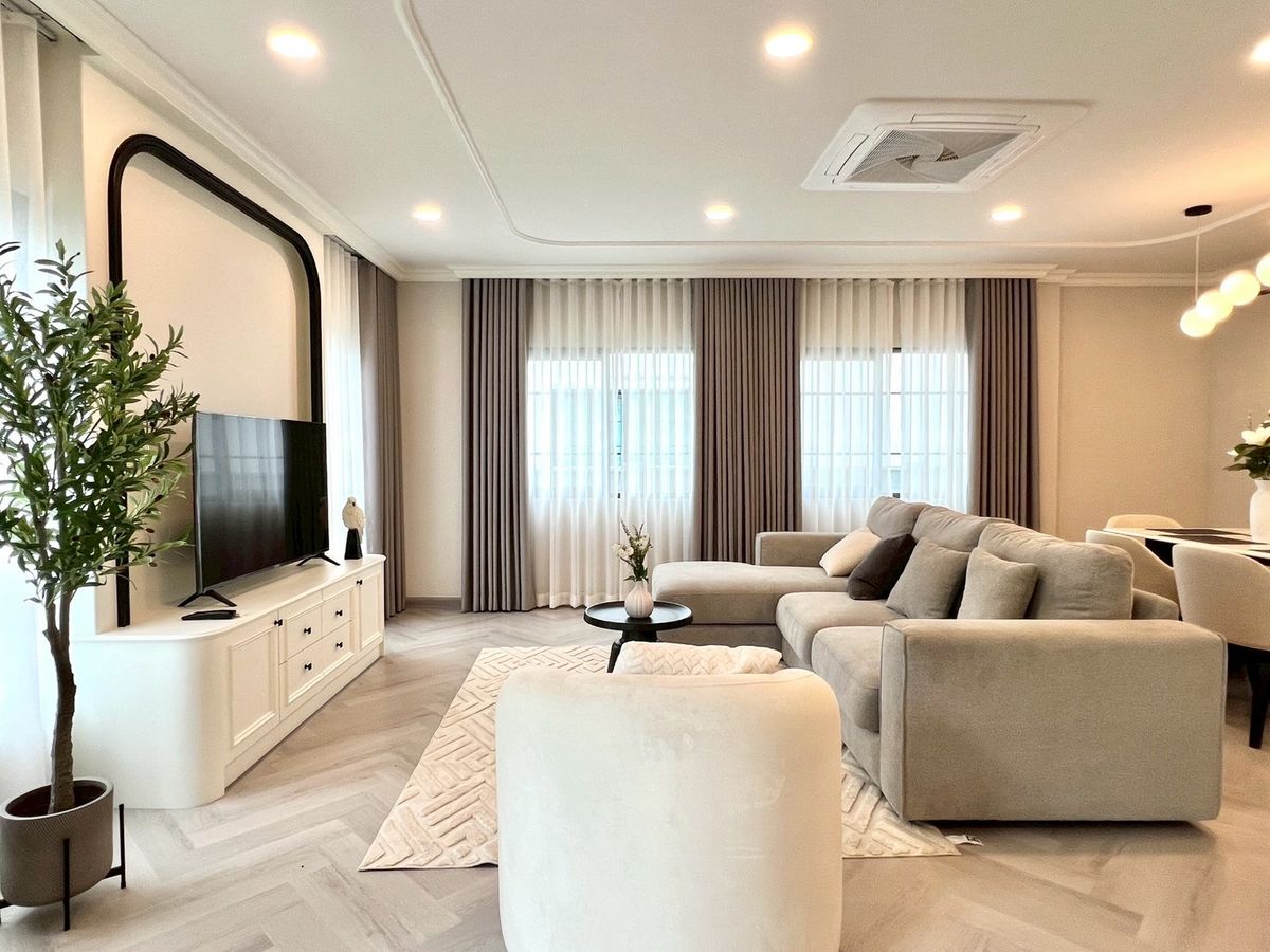 ให้เช่าบ้านบางนา แบริ่ง ลาซาล : พร้อมอยู่บ้านหรู Centro Bangna ✨ 4 ห้องนอน 2ที่จอด ติดต่อ 095 426 4563 (บอส)