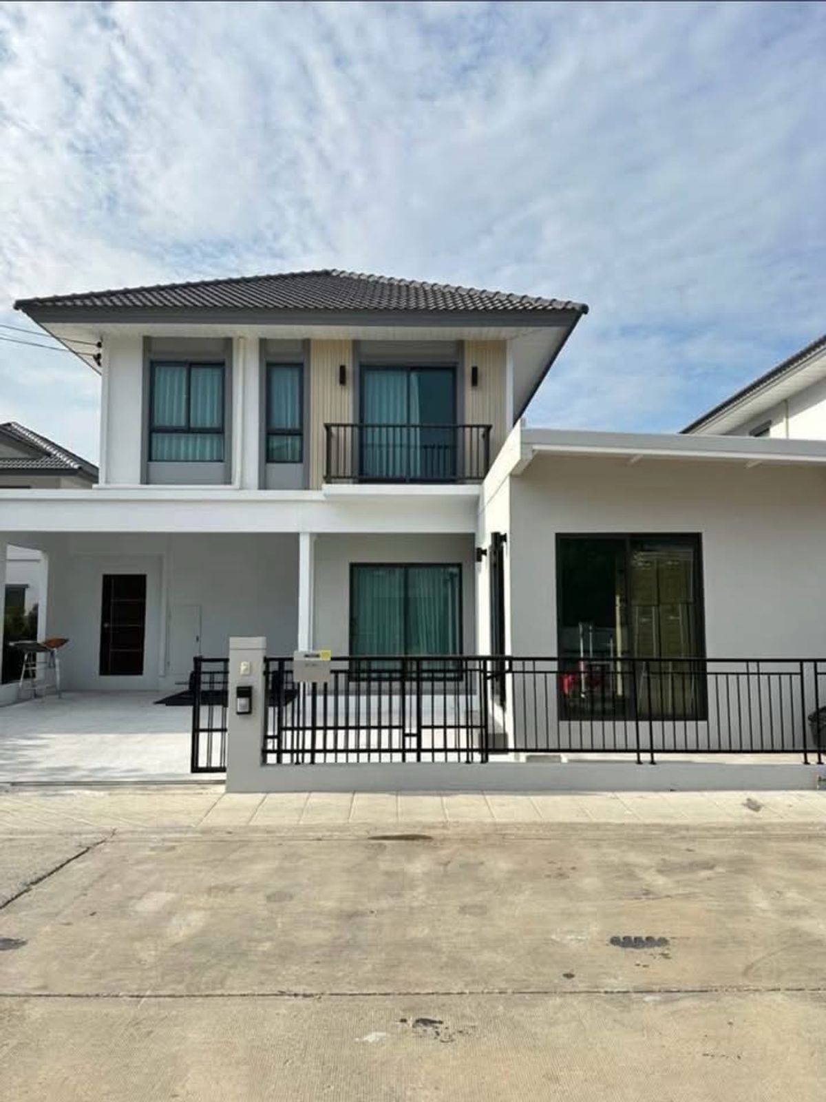 For SaleHouseBangna, Bearing, Lasalle : 📌 Urgent Ban Perfect Park Bangna, size 175 SQ.M 4 Bed 4 Bath, only 7.49 MB (RENT 38,000)
