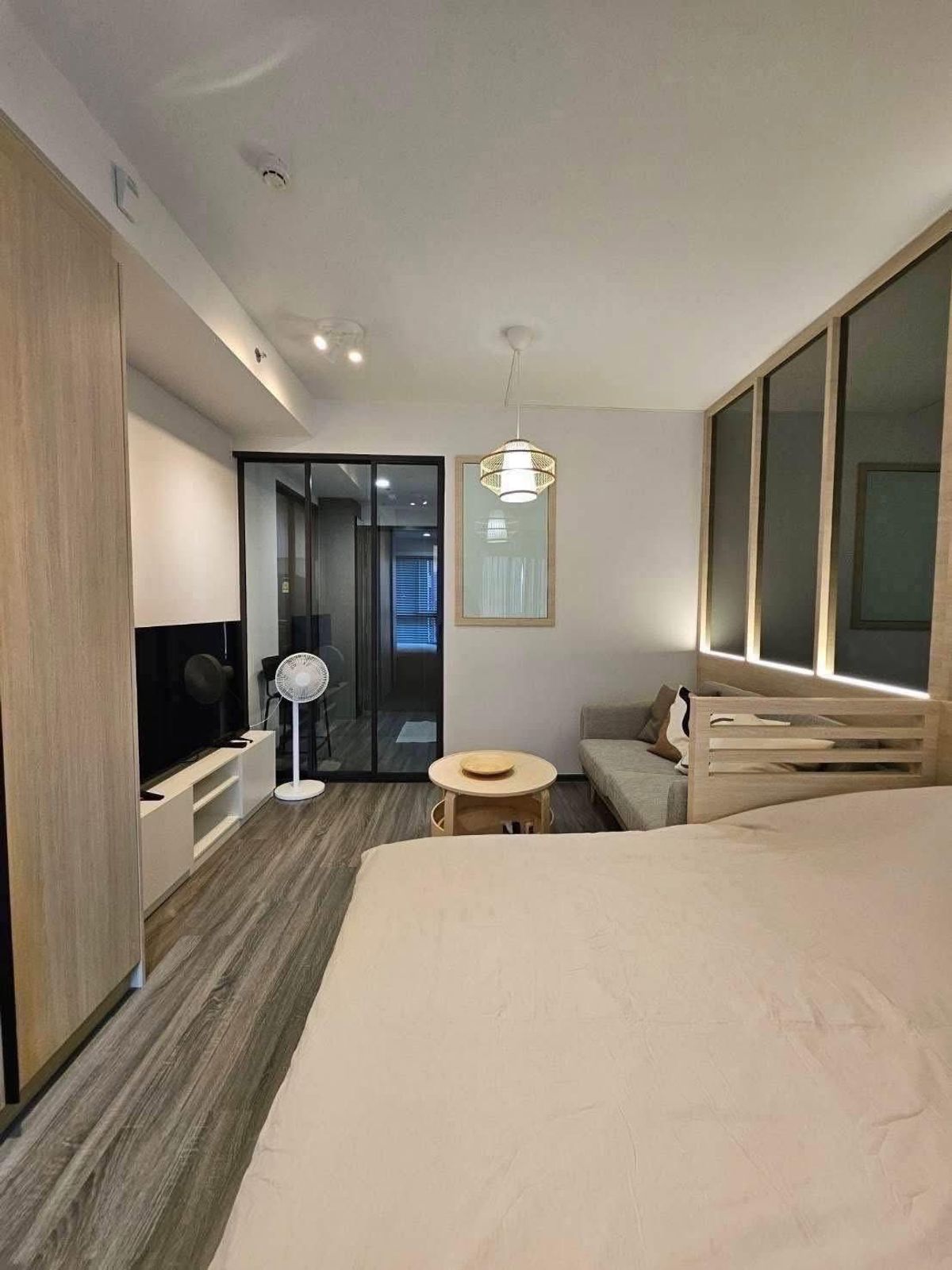 ขายคอนโดสยาม จุฬา สามย่าน : Ideo Chula Samyan【𝐒𝐄𝐋𝐋 & 𝐑𝐄𝐍𝐓】🔥คลีนโทนขาวสว่าง เอาใจสายคอนเท้น ให้ความรู้สึกกว้างและสะอาดตา🔥  ติดต่อไลน์ไอดี: @hacondo