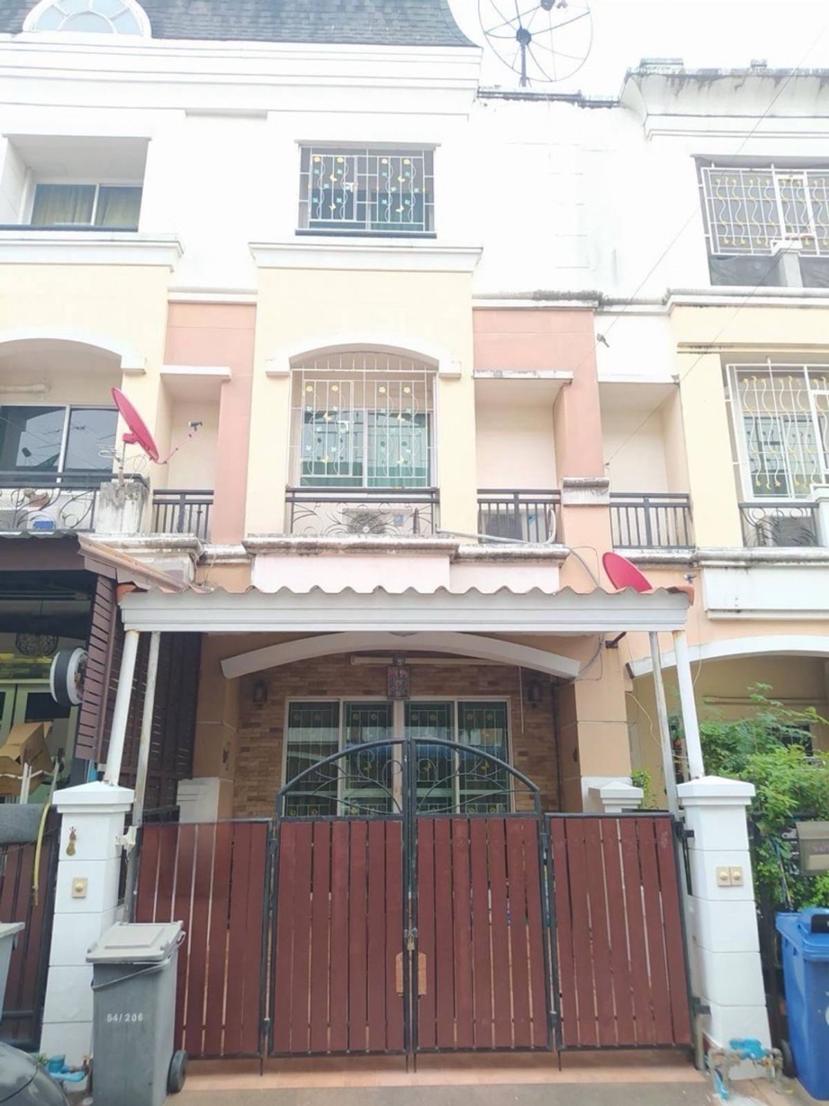 For RentTownhomeEakachai, Bang Bon : Rent a townhome Prinlak Ekkachai-Bang Bon Near Big C Bang Bon, only 10 minutes.