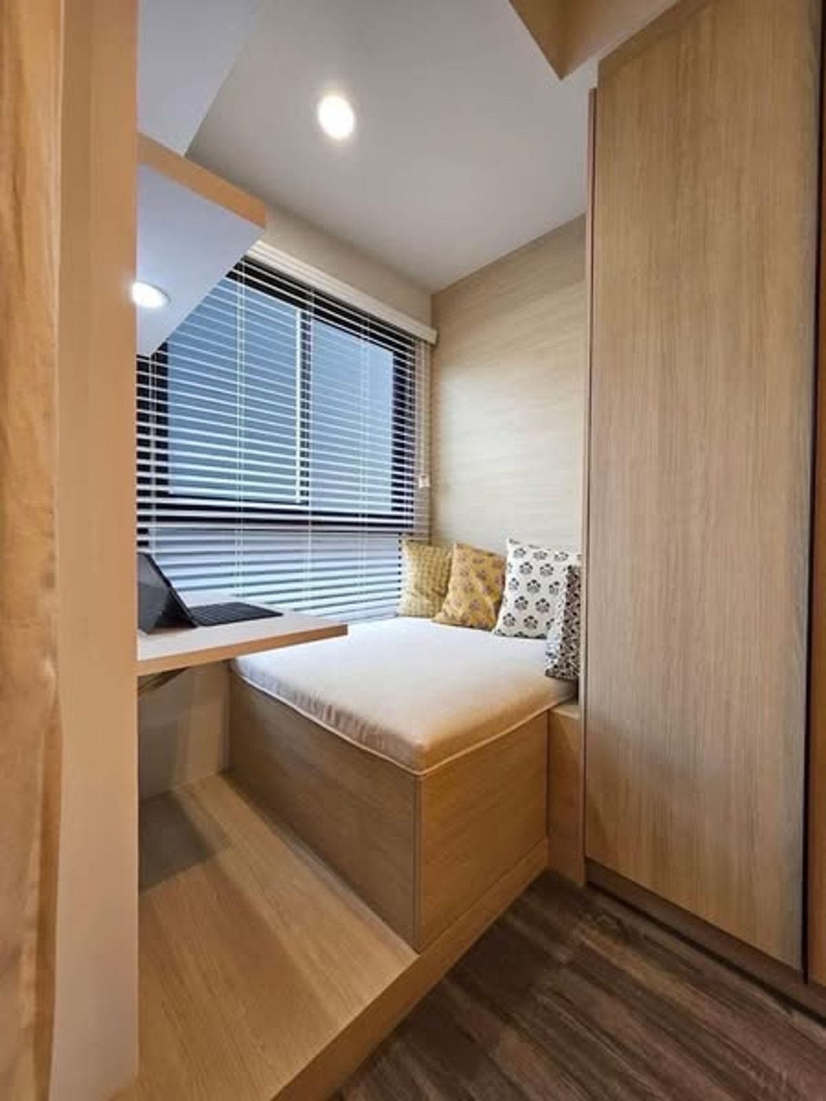 ขายคอนโดสยาม จุฬา สามย่าน : Ideo Chula Samyan【𝐒𝐄𝐋𝐋 & 𝐑𝐄𝐍𝐓】🔥คลีนโทนขาวสว่าง เอาใจสายคอนเท้น ให้ความรู้สึกกว้างและสะอาดตา🔥  ติดต่อไลน์ไอดี: @hacondo