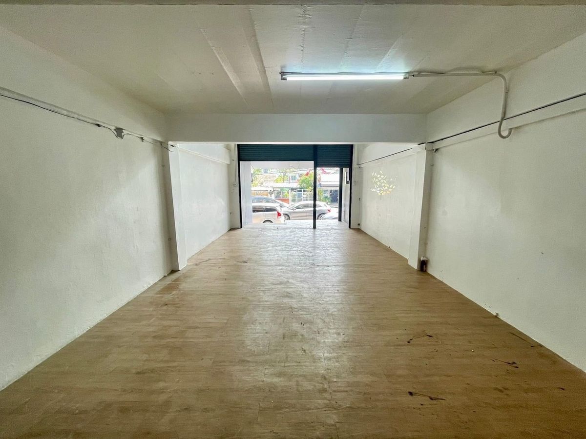 ให้เช่าอาคารพาณิชย์โชคชัย4 ลาดพร้าว71 : ให้เช่า ตึกแถว ตึกพาณิชย์ ทำเลดีมาก ลาดพร้าว 71 ติดถนนใหญ่ คึกคักตลอดเวลา เหมาะ ร้านอาหาร / สปา ร้านนวด / คลินิกความงาม สหคลินิก / เบเกอรี่ เค้ก อบขนมปัง / จัดดอกไม้ / ร้านอาหารคลีน อาหารเพื่อสุขภาพ | มีที่จอดรถของ